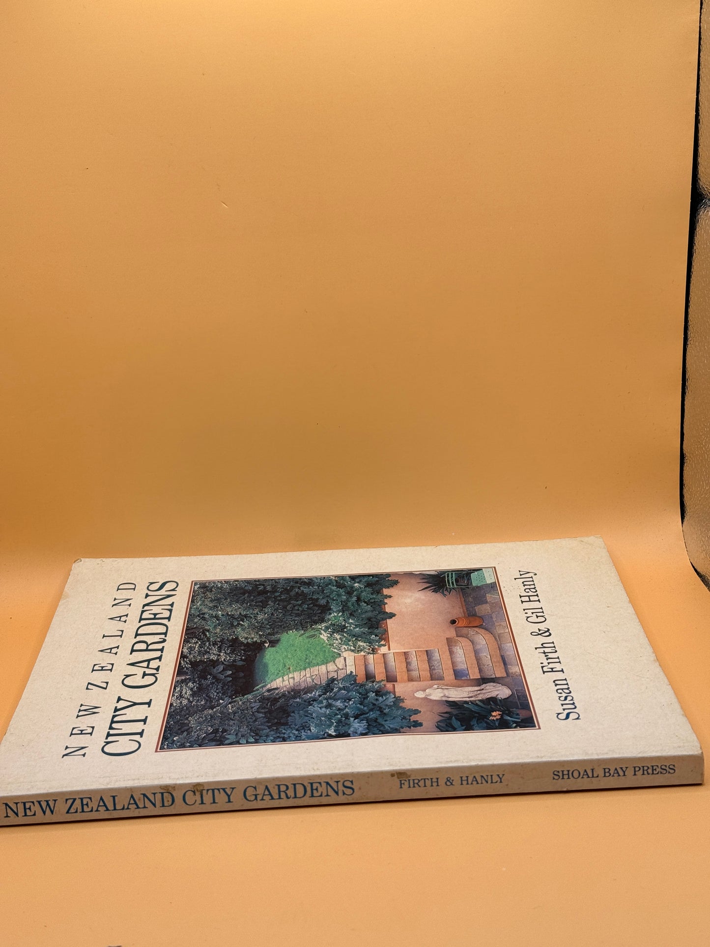 New Zealand City Gardens by Susan Firth and Gil Hanly