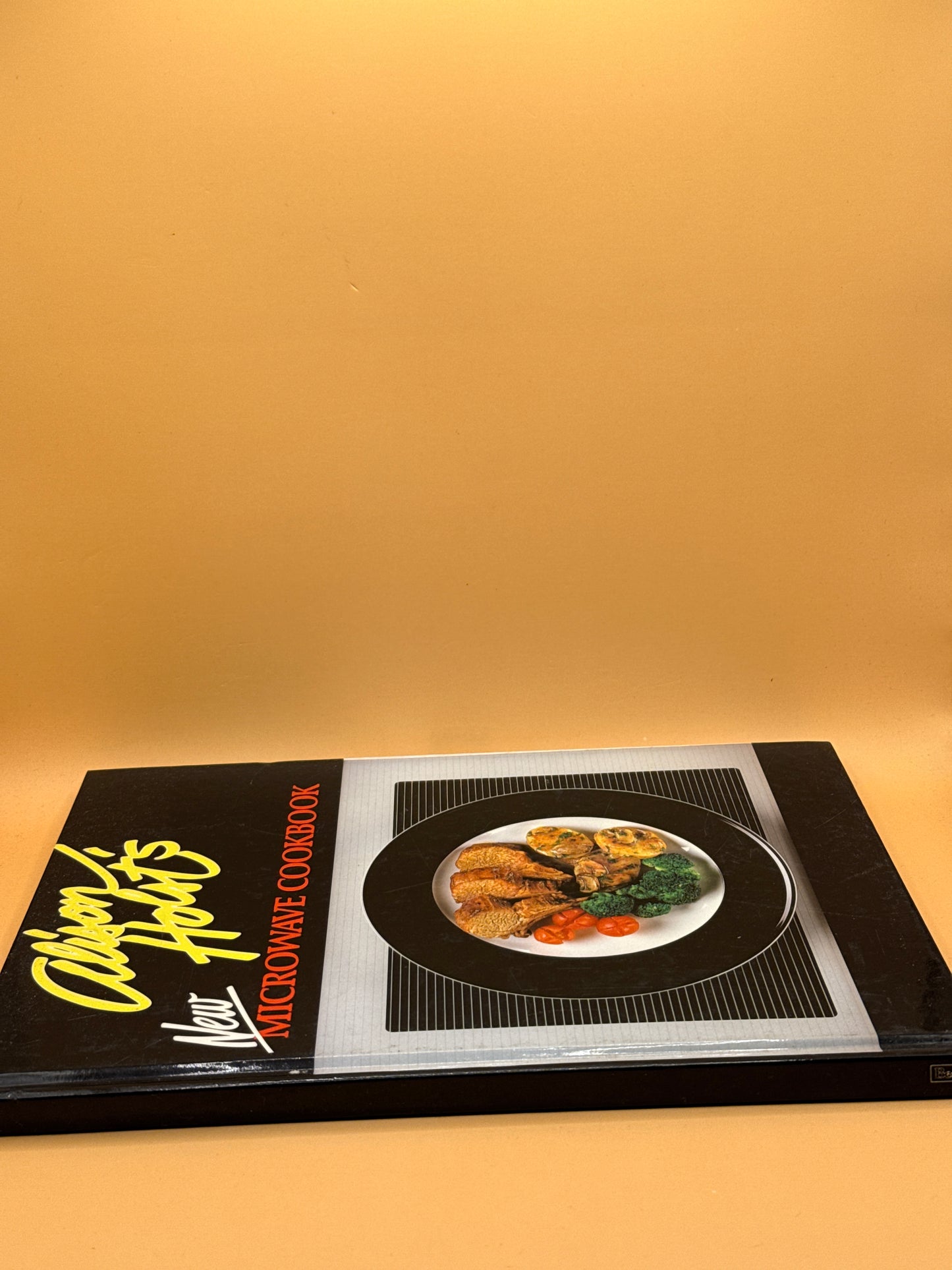 Vintage Alison Holst's New Microwave Cookbook by Alison Holst