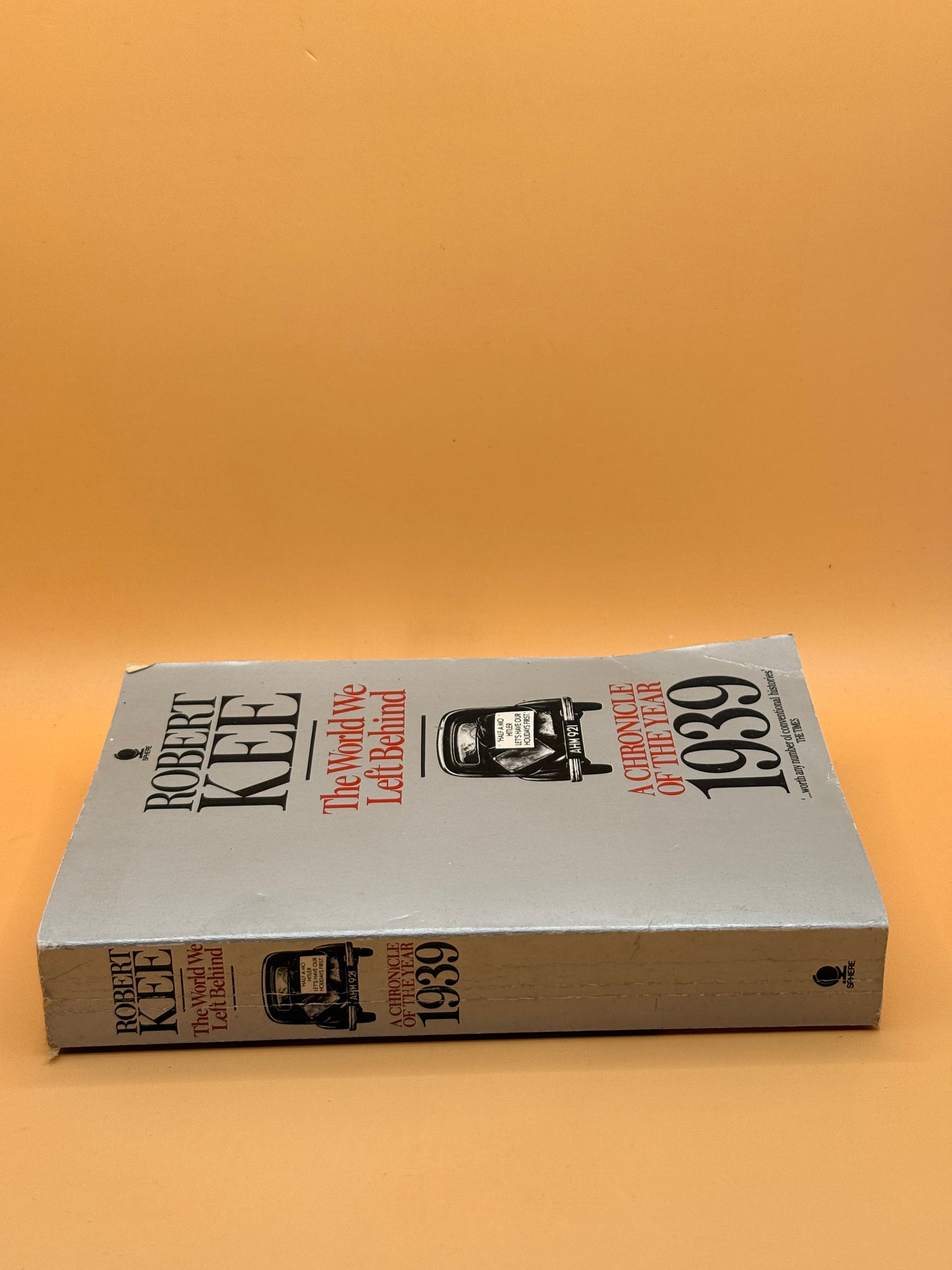 The World We Left Behind: A Chronicle of the Year 1939 by Robert Kee