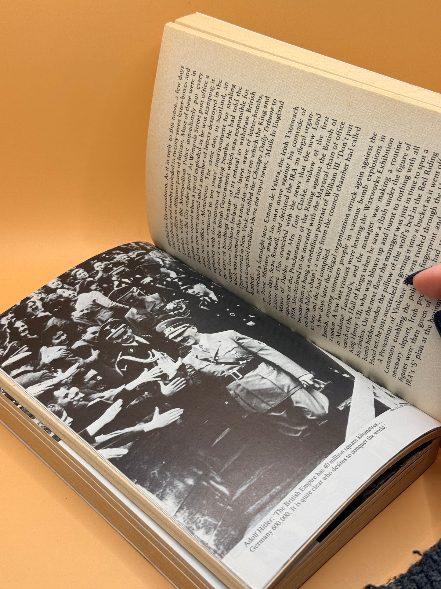 The World We Left Behind: A Chronicle of the Year 1939 by Robert Kee