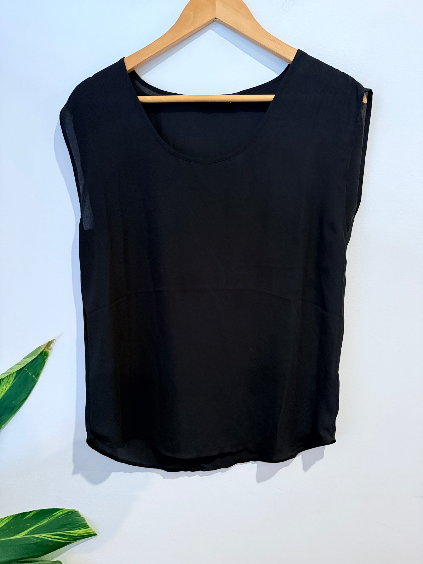 Decjuba Sleeveless Blouse Size S