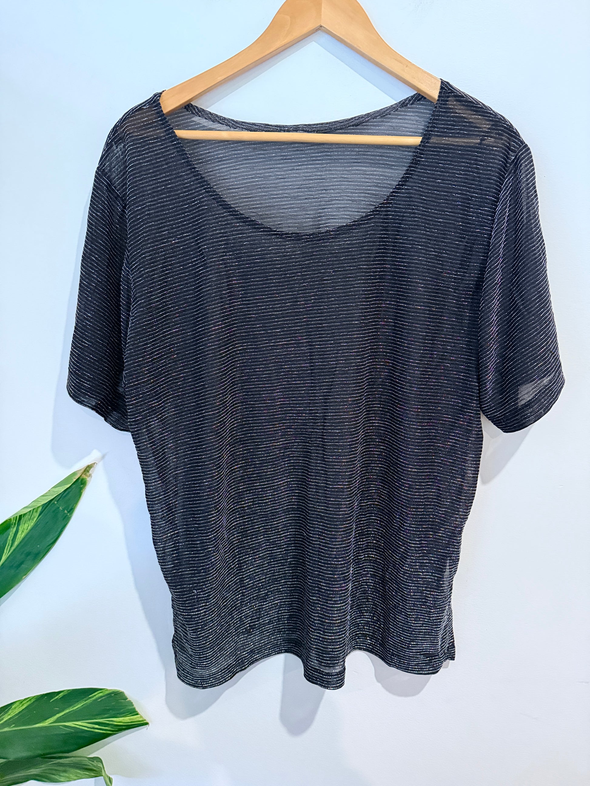 Brand Unknown Metallic Stripe T-shirt Size U/arm to U/arm 63cm