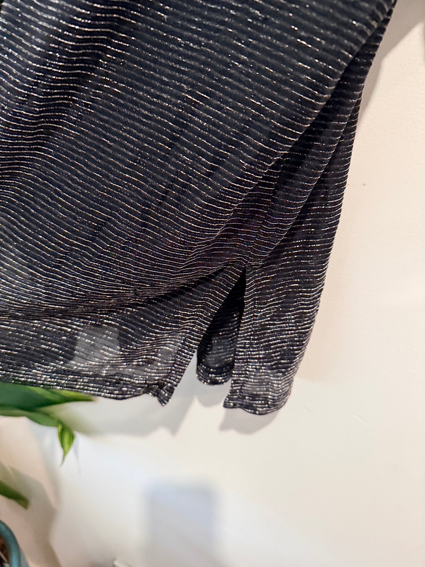 Brand Unknown Metallic Stripe T-shirt Size U/arm to U/arm 63cm