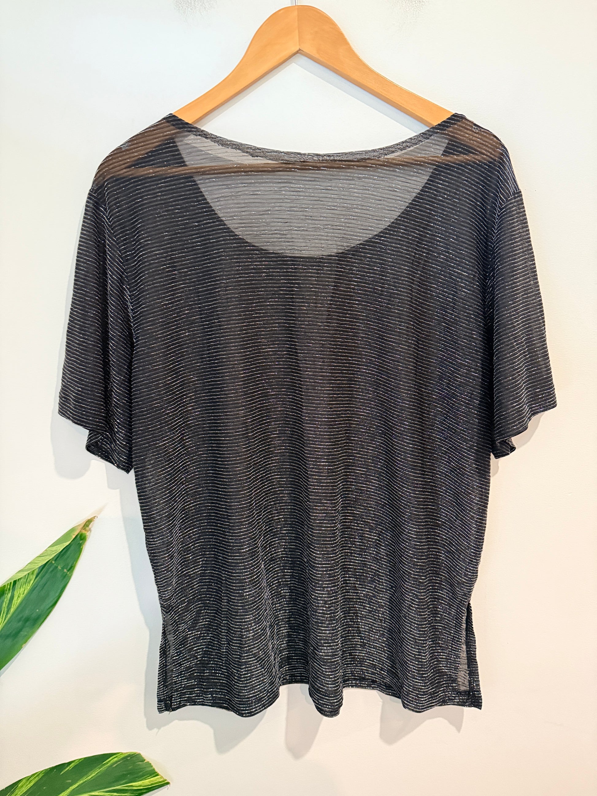 Brand Unknown Metallic Stripe T-shirt Size U/arm to U/arm 63cm