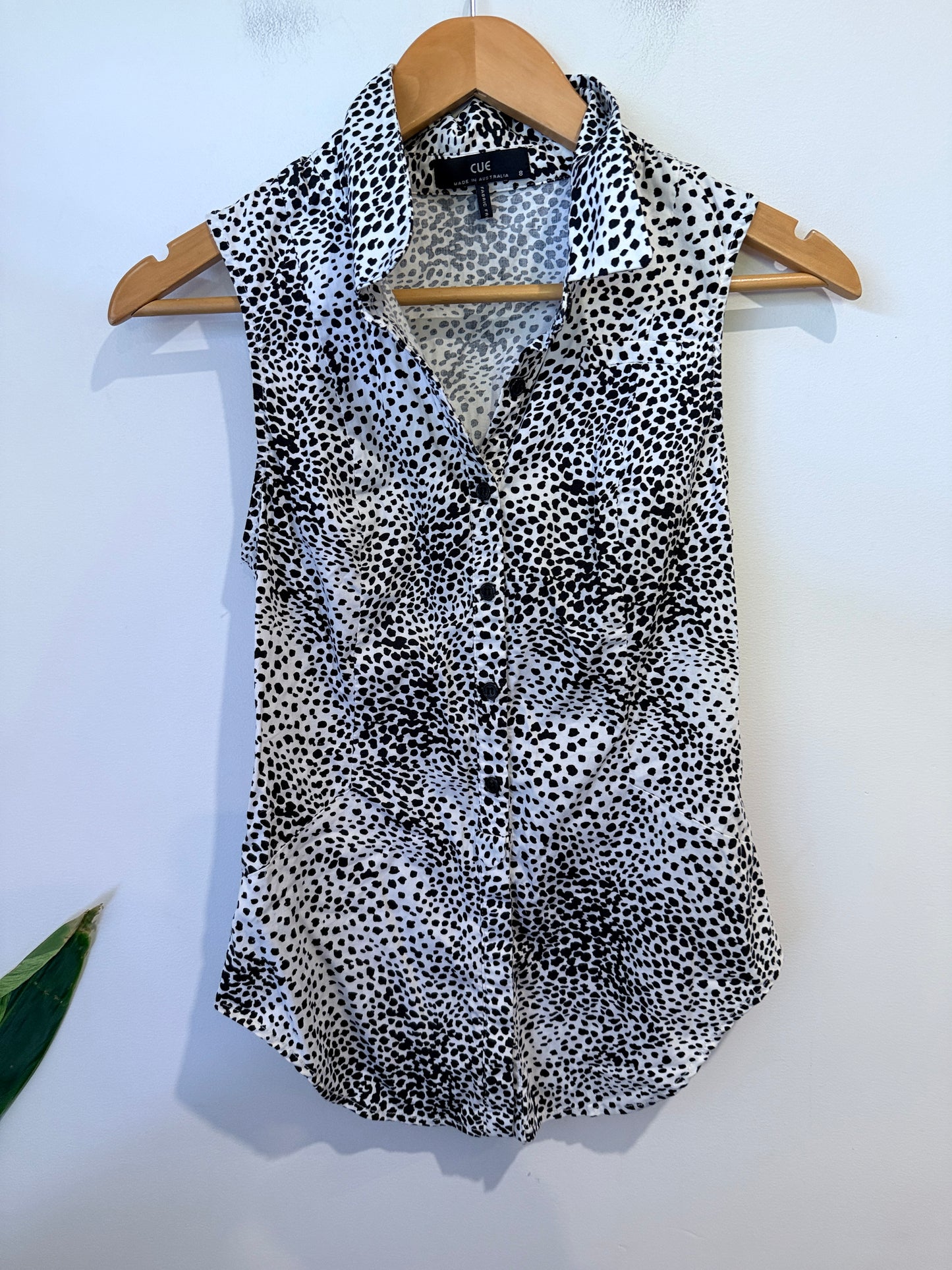 Cue Sleeveless Button-up Shirt Spotted Print Size 8