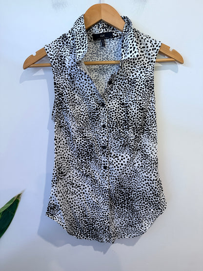 Cue Sleeveless Button-up Shirt Spotted Print Size 8