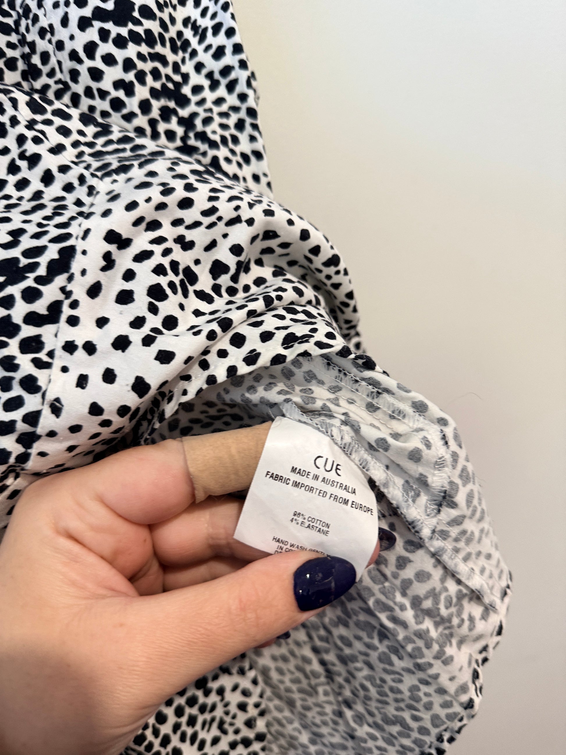 Cue Sleeveless Button-up Shirt Spotted Print Size 8