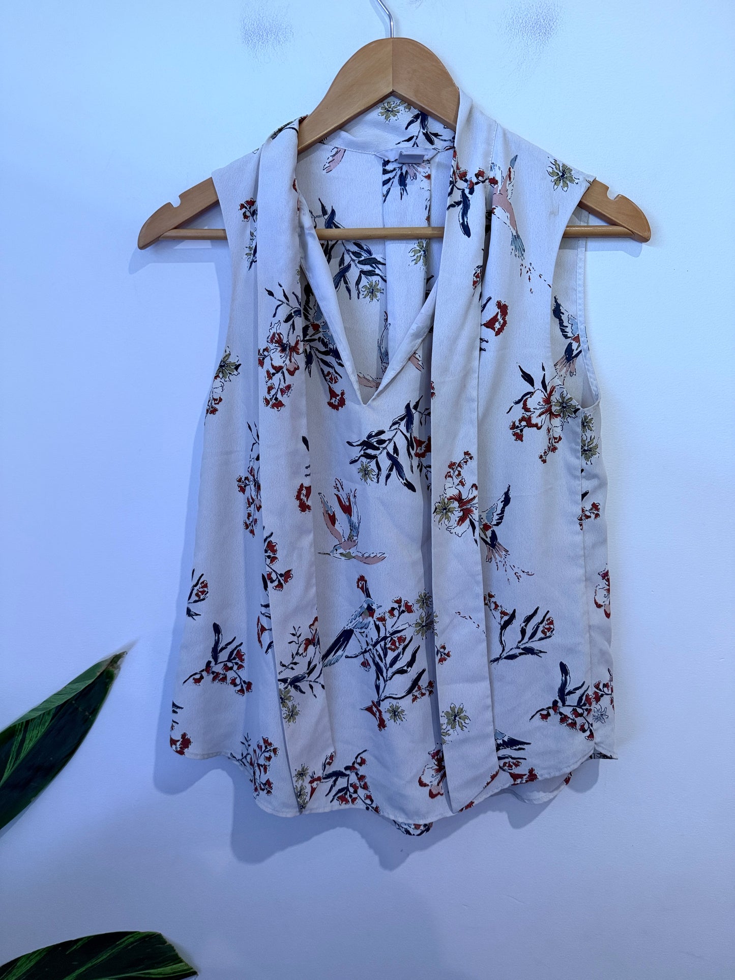H&M Sleeveless Tie-neck Top Bird & Floral Print Size US 4