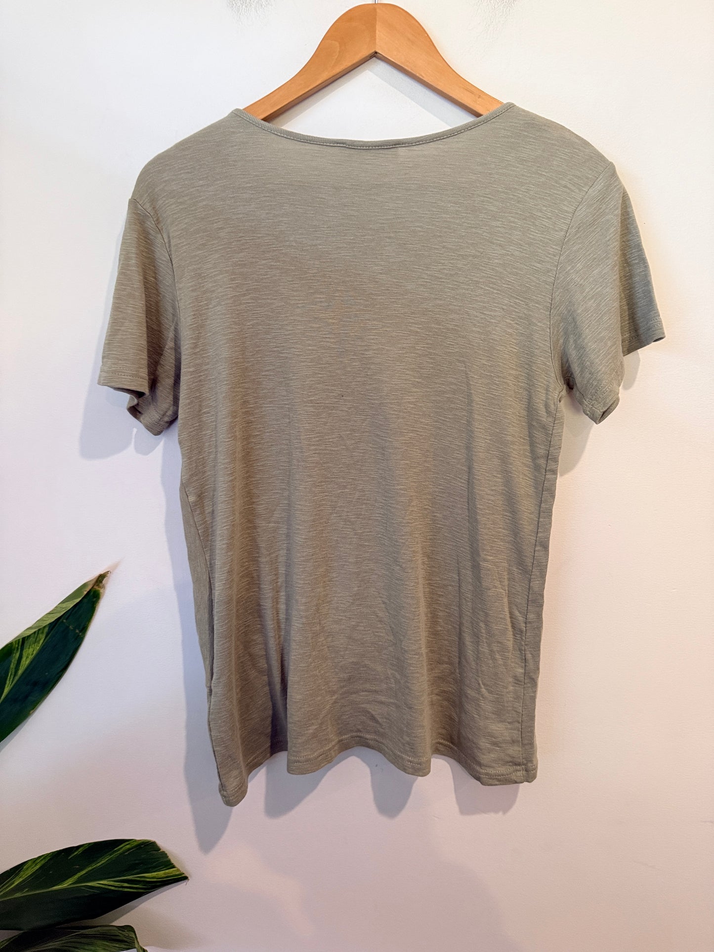 Betty Basics Twist Front Tee Size 8