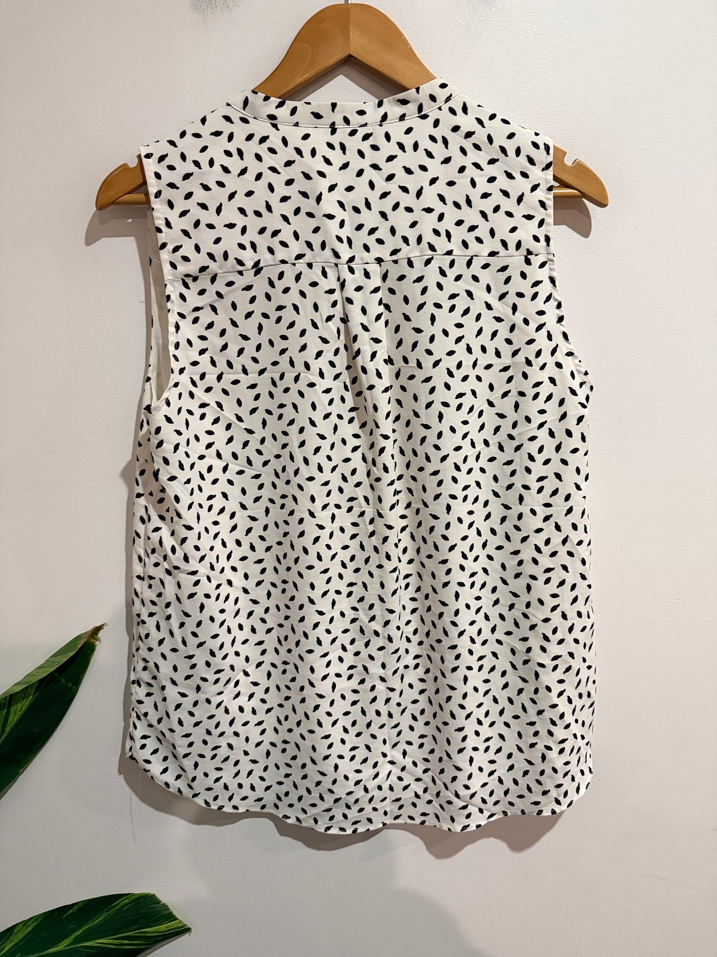 H & M Sleeveless Top Size 40