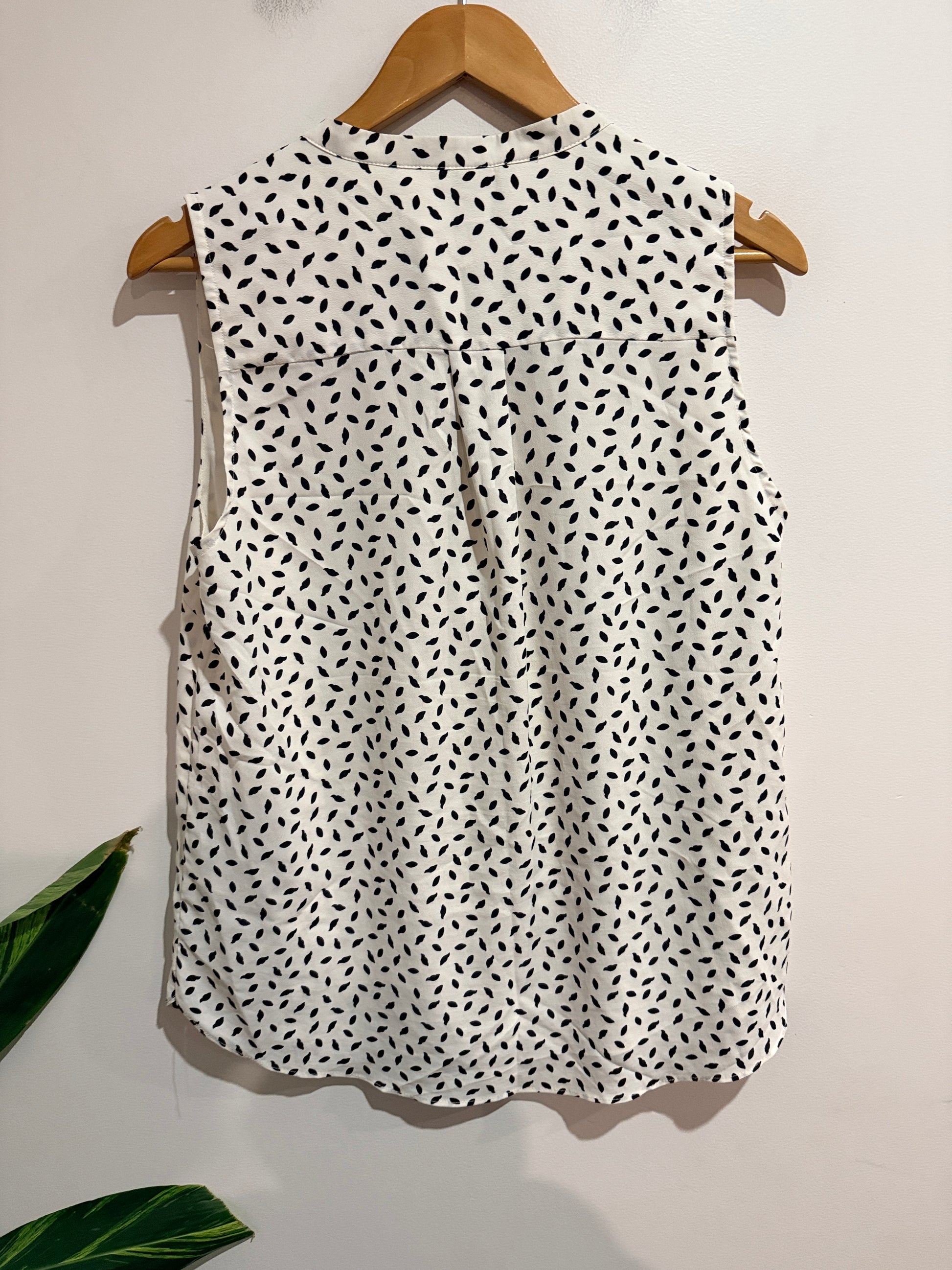 H & M Sleeveless Top Size 40