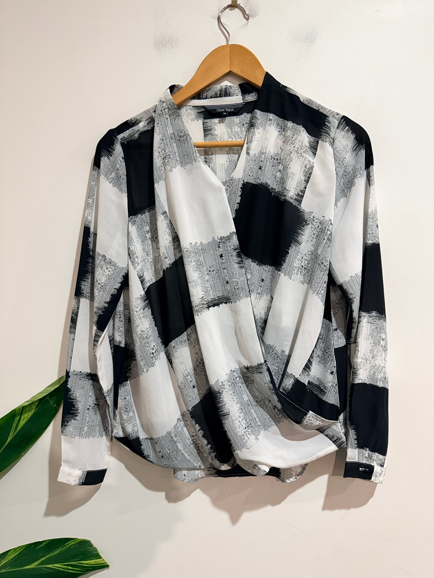 Oliver Black Plaid Twist Front Top Size 10