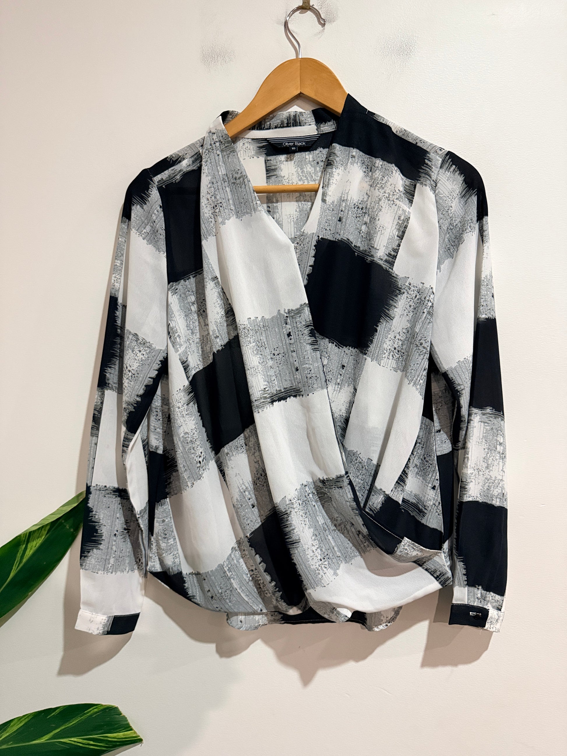 Oliver Black Plaid Twist Front Top Size 10