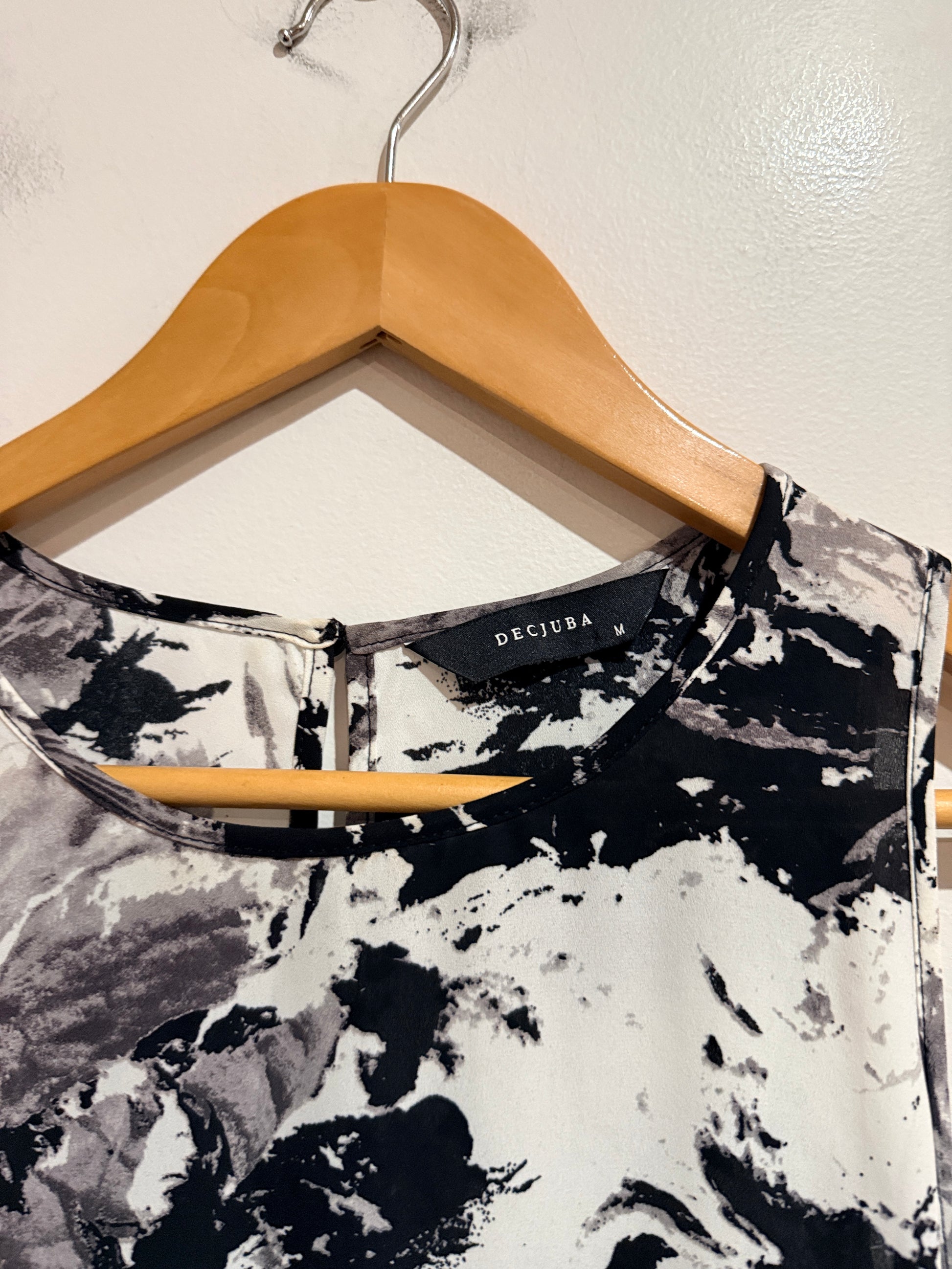 Decjuba Sleeveless Dress Size M