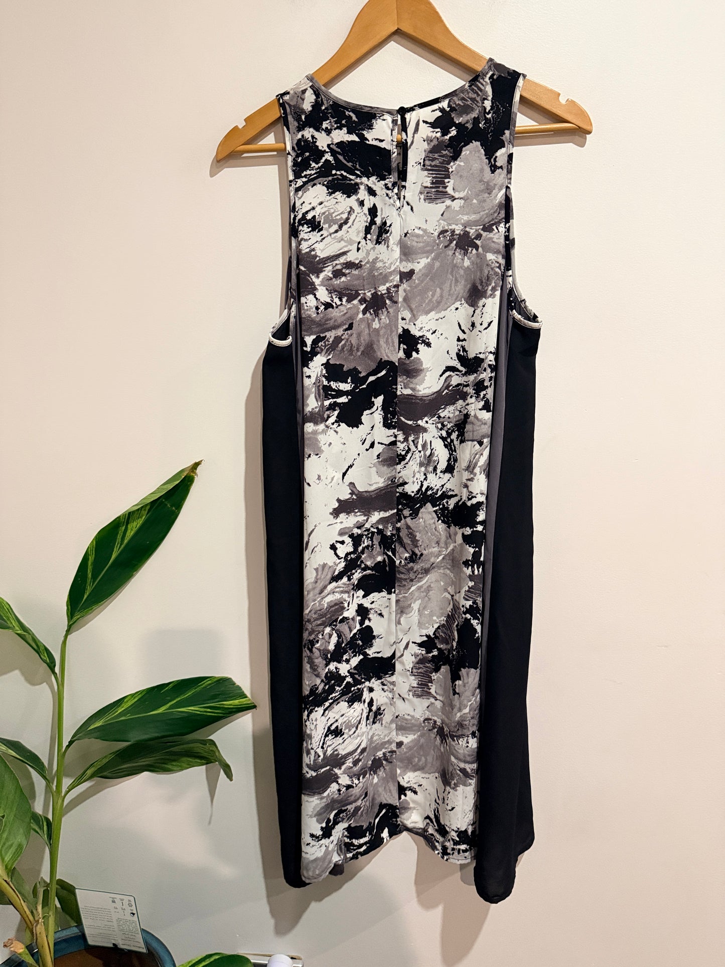 Decjuba Sleeveless Dress Size M