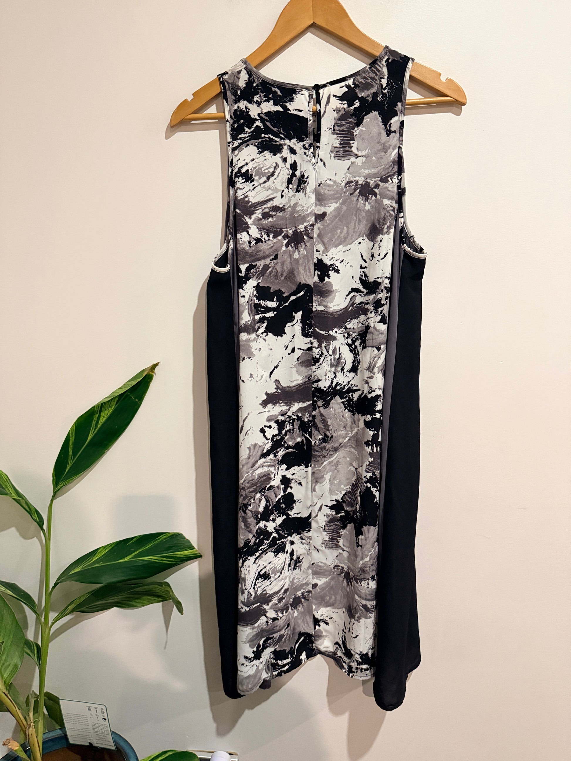 Decjuba Sleeveless Dress Size M