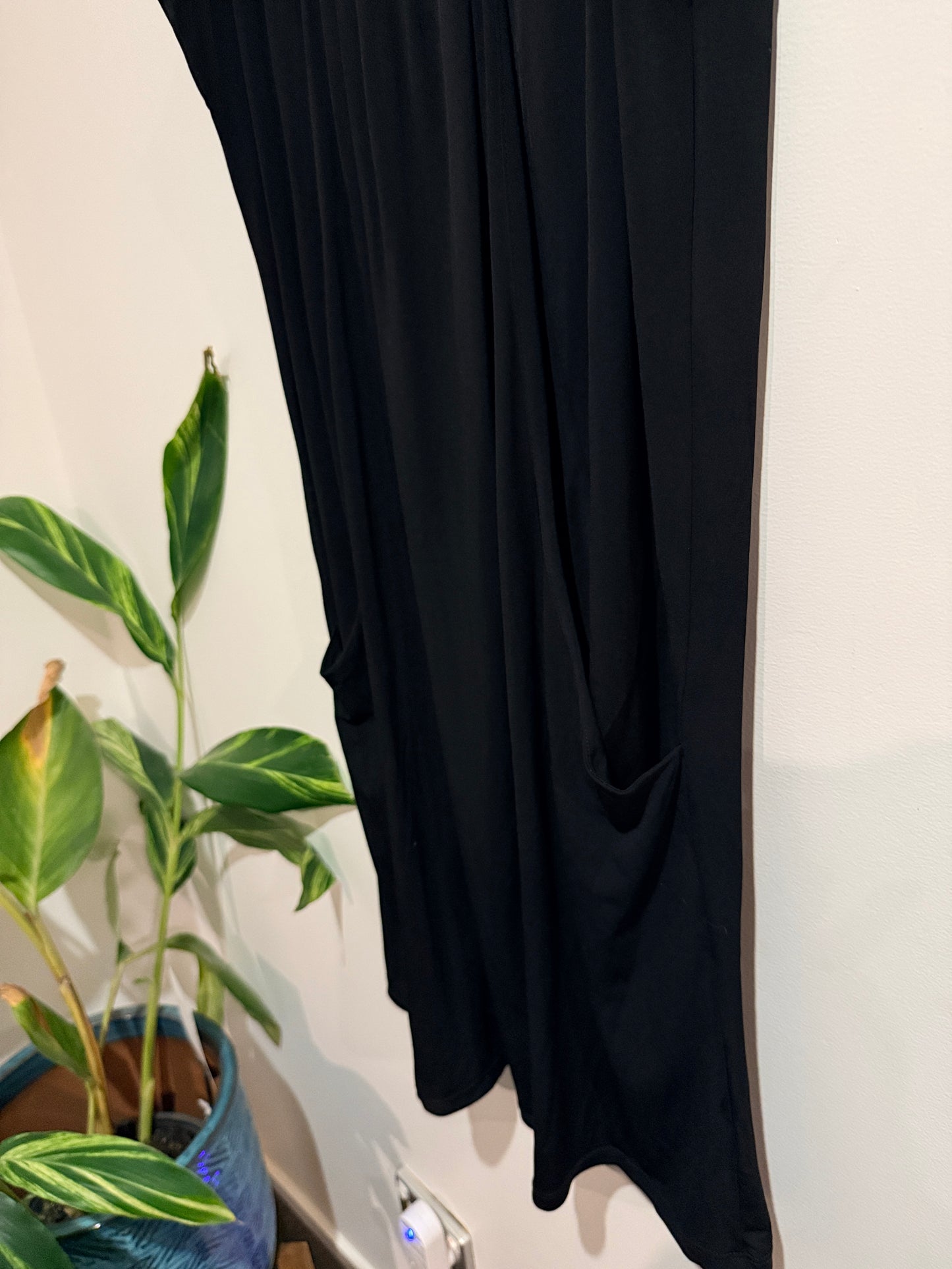 Jacqui.e Scoop Neck Pleated Dress Size M