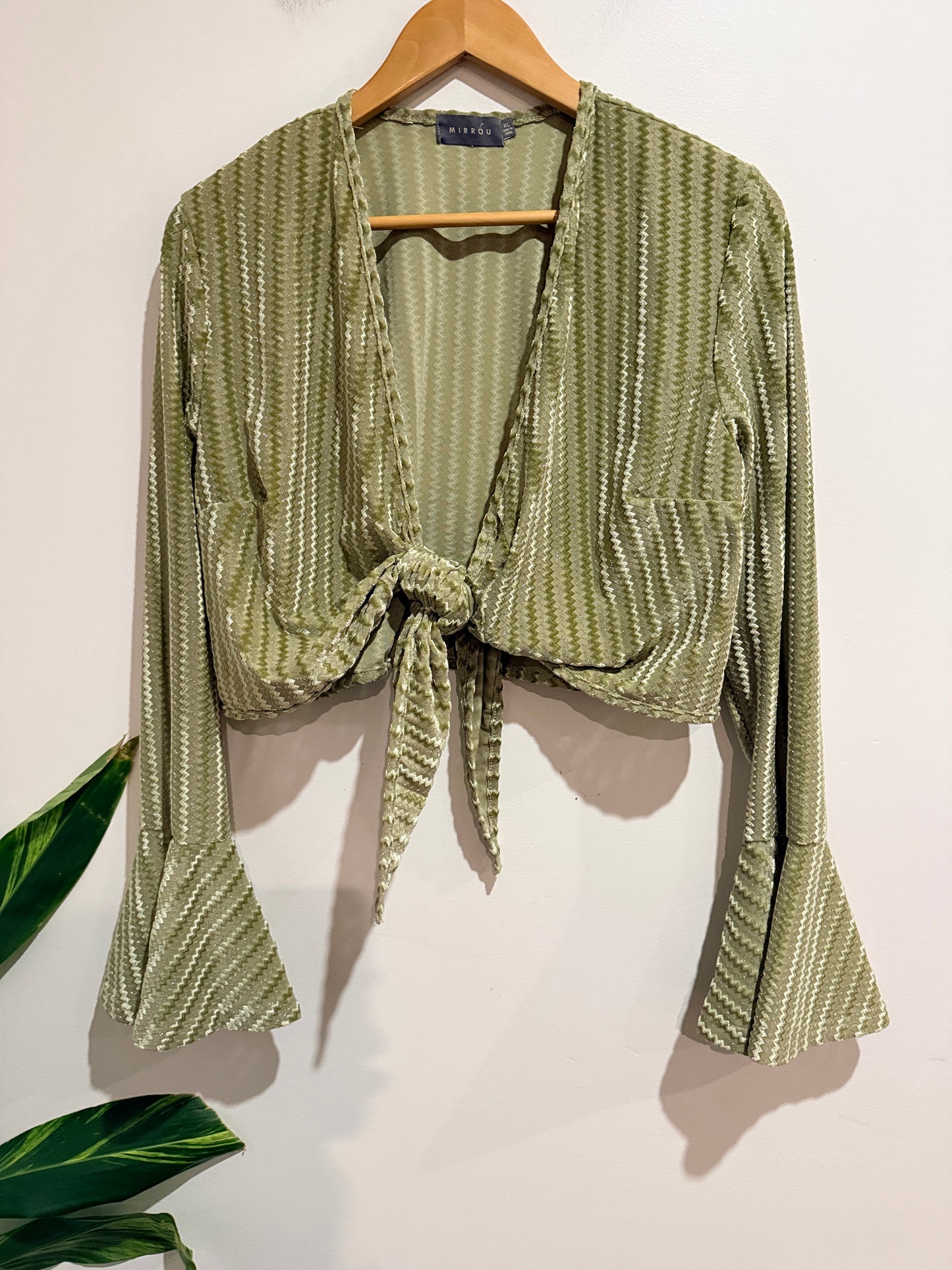 Mirrou Tie-front Crop Top Size XL