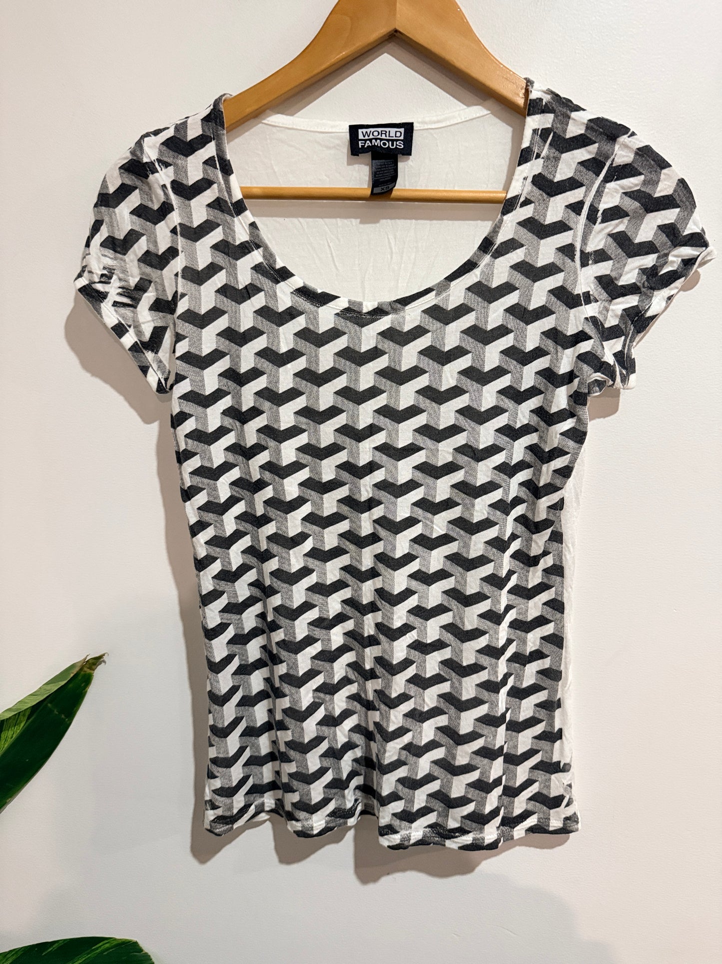World Famous Scoop Neck Shirt Size XS