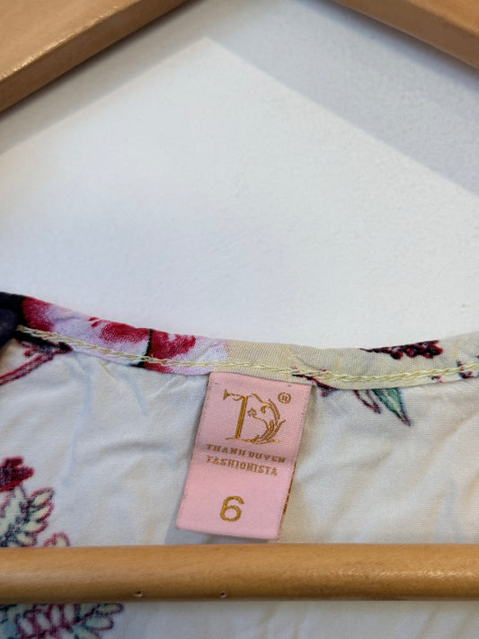 Thanh Duyen Floral Tee Shirt Size 6 | U/Arm to U/Arm 51cm
