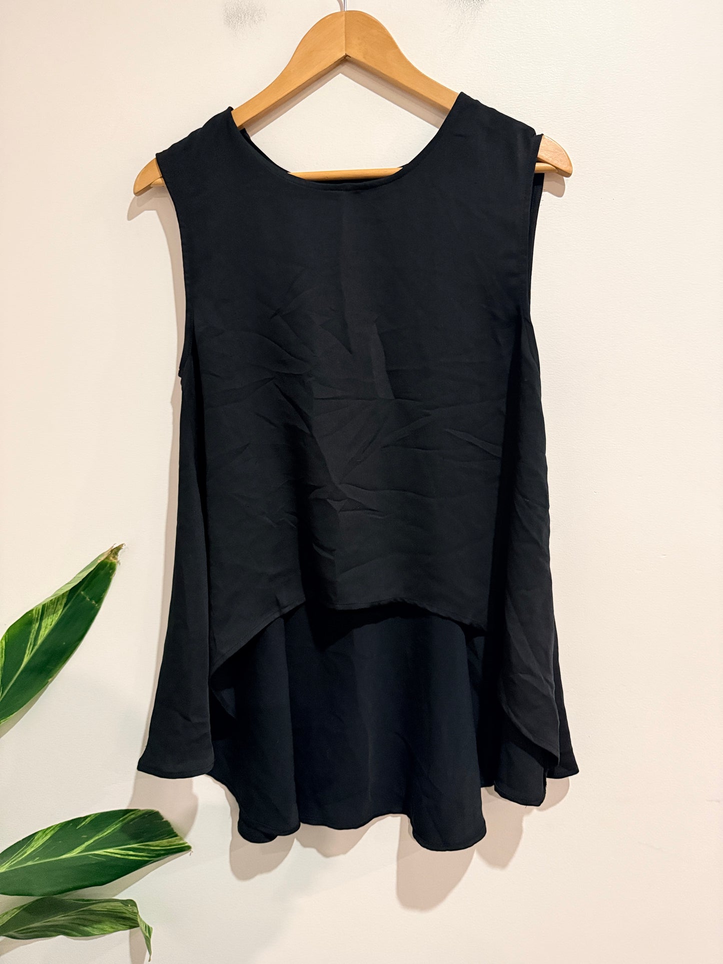 Decjuba Sleeveless Tank Top Size S