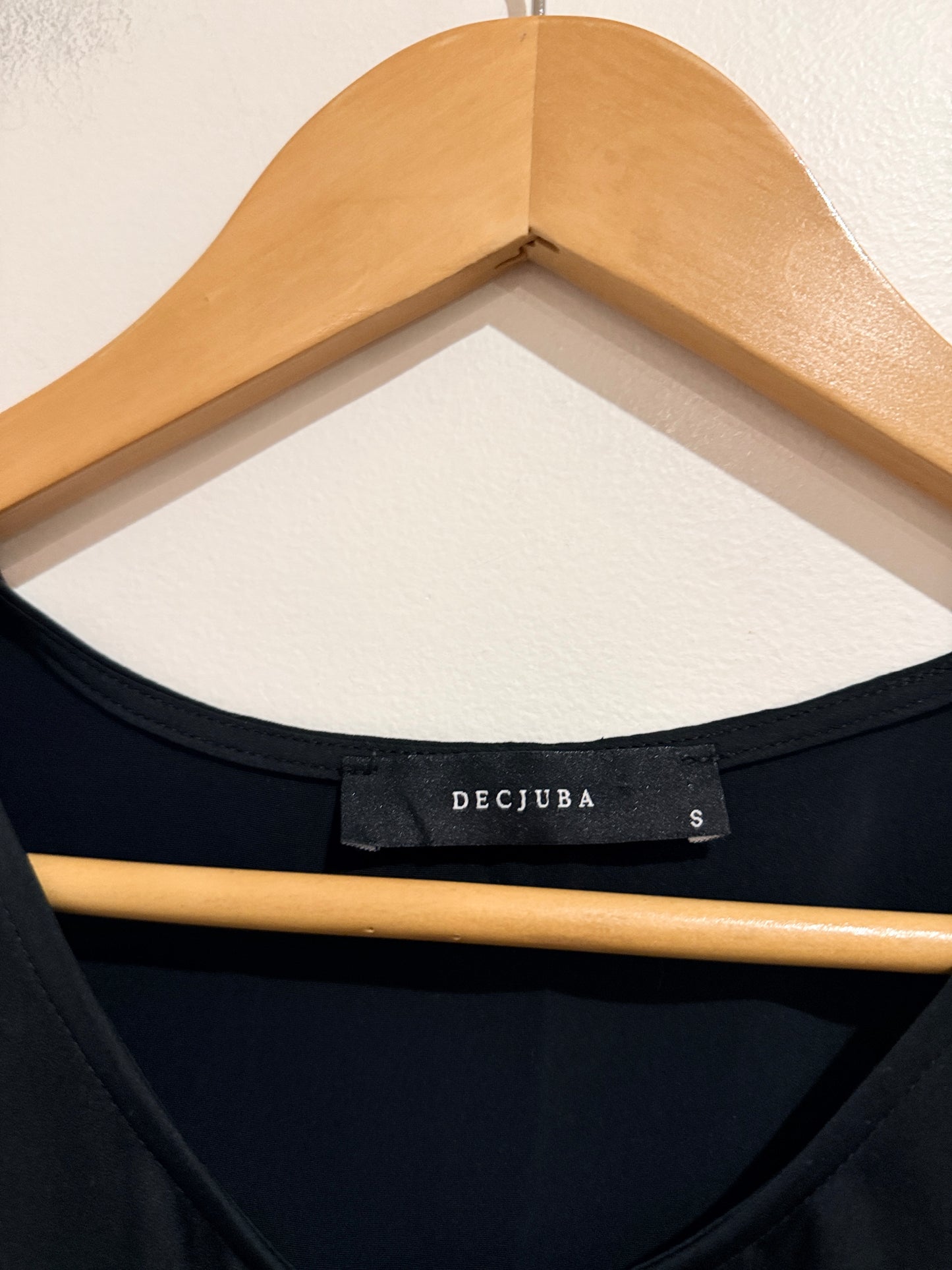 Decjuba Sleeveless Tank Top Size S