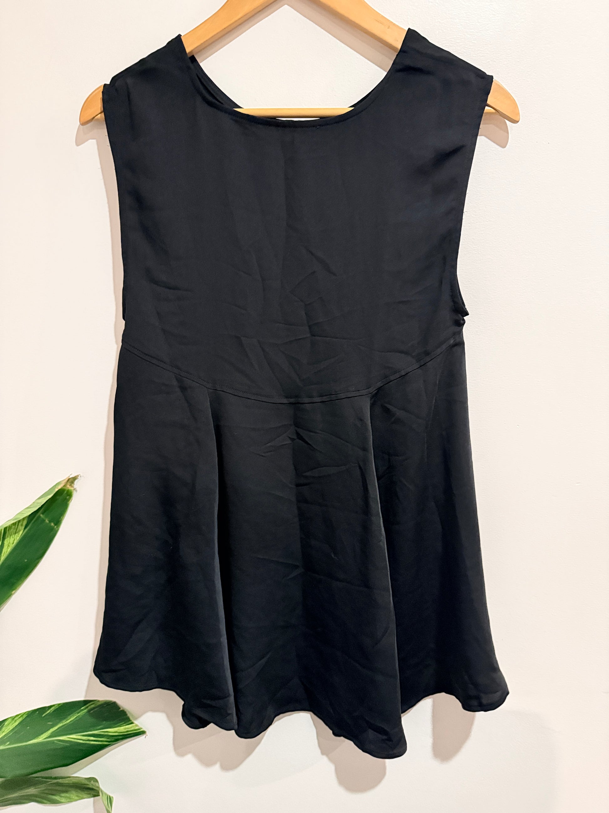 Decjuba Sleeveless Tank Top Size S