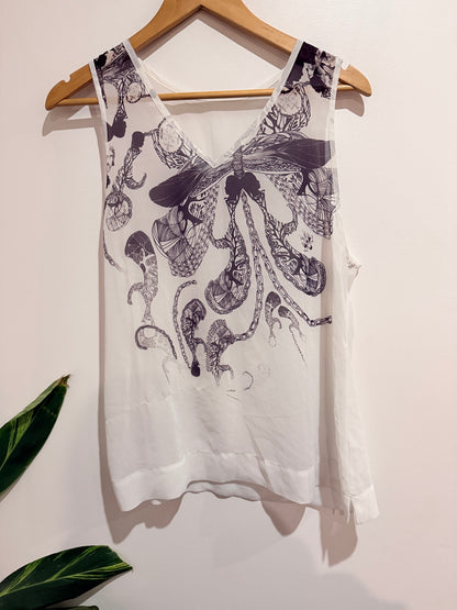 Brand Unknown Sleeveless V-neck Top Size U/Arm to U/Arm 47cm