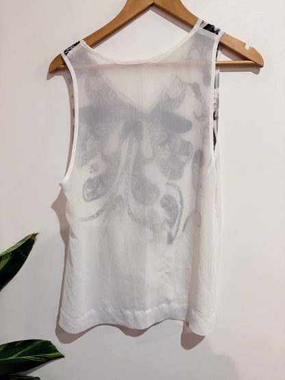 Brand Unknown Sleeveless V-neck Top Size U/Arm to U/Arm 47cm