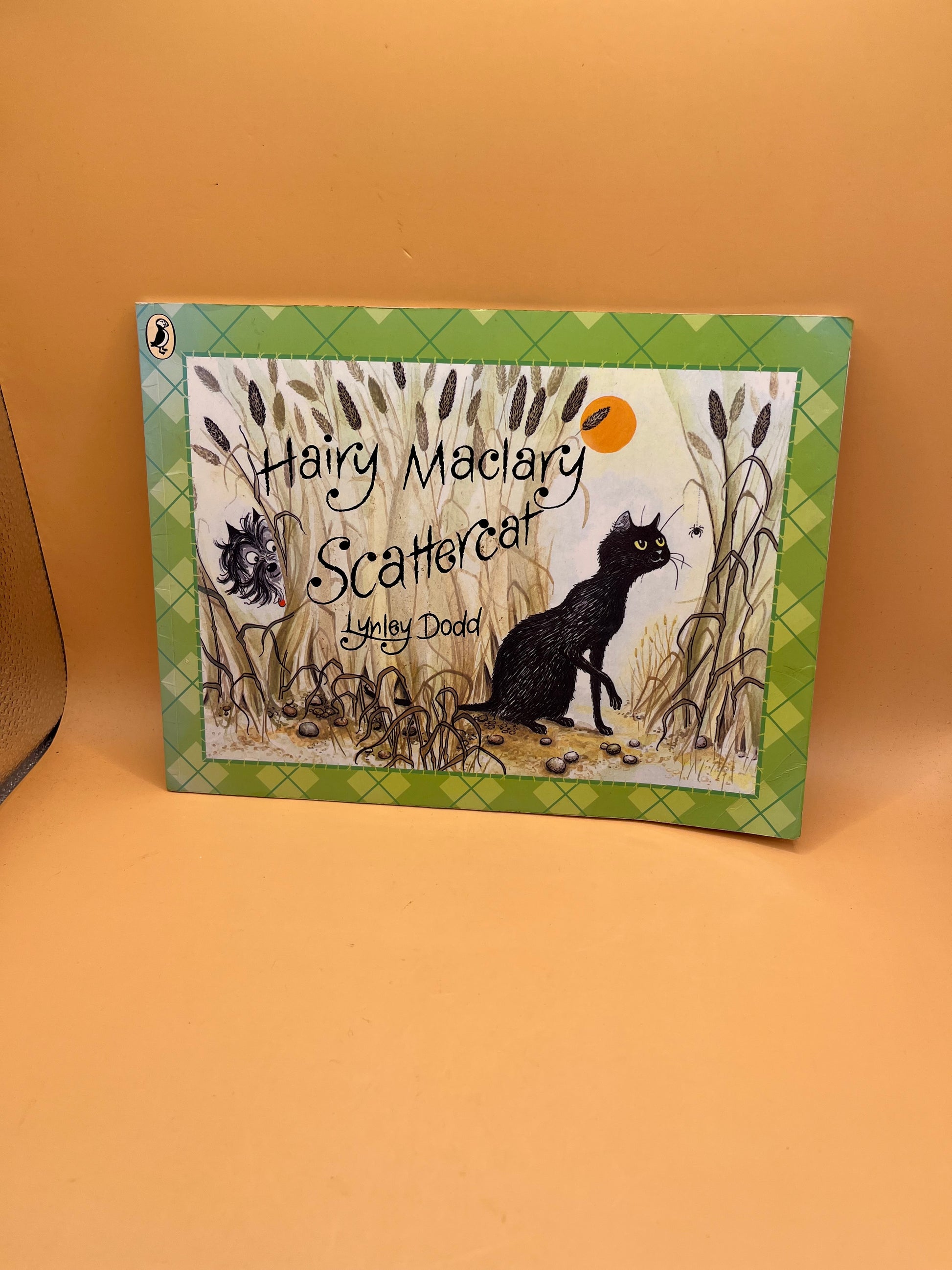 Hairy Maclary Scattercat by New Zealand author Lynley Dodd.