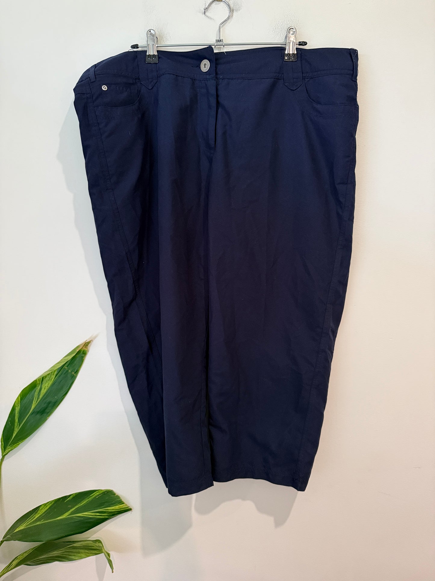 Resort Navy Cropped Capri Pants