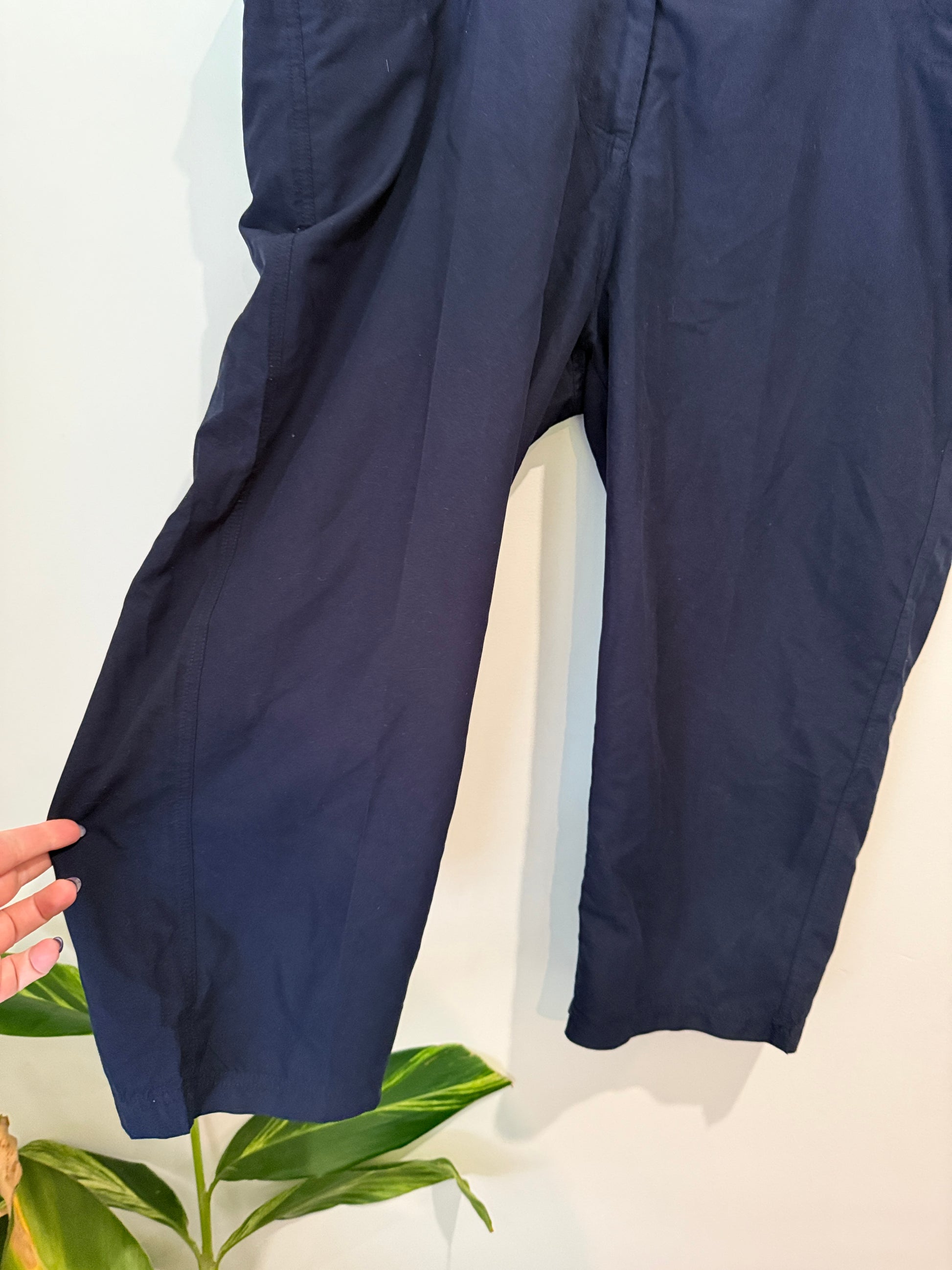 Resort Navy Cropped Capri Pants