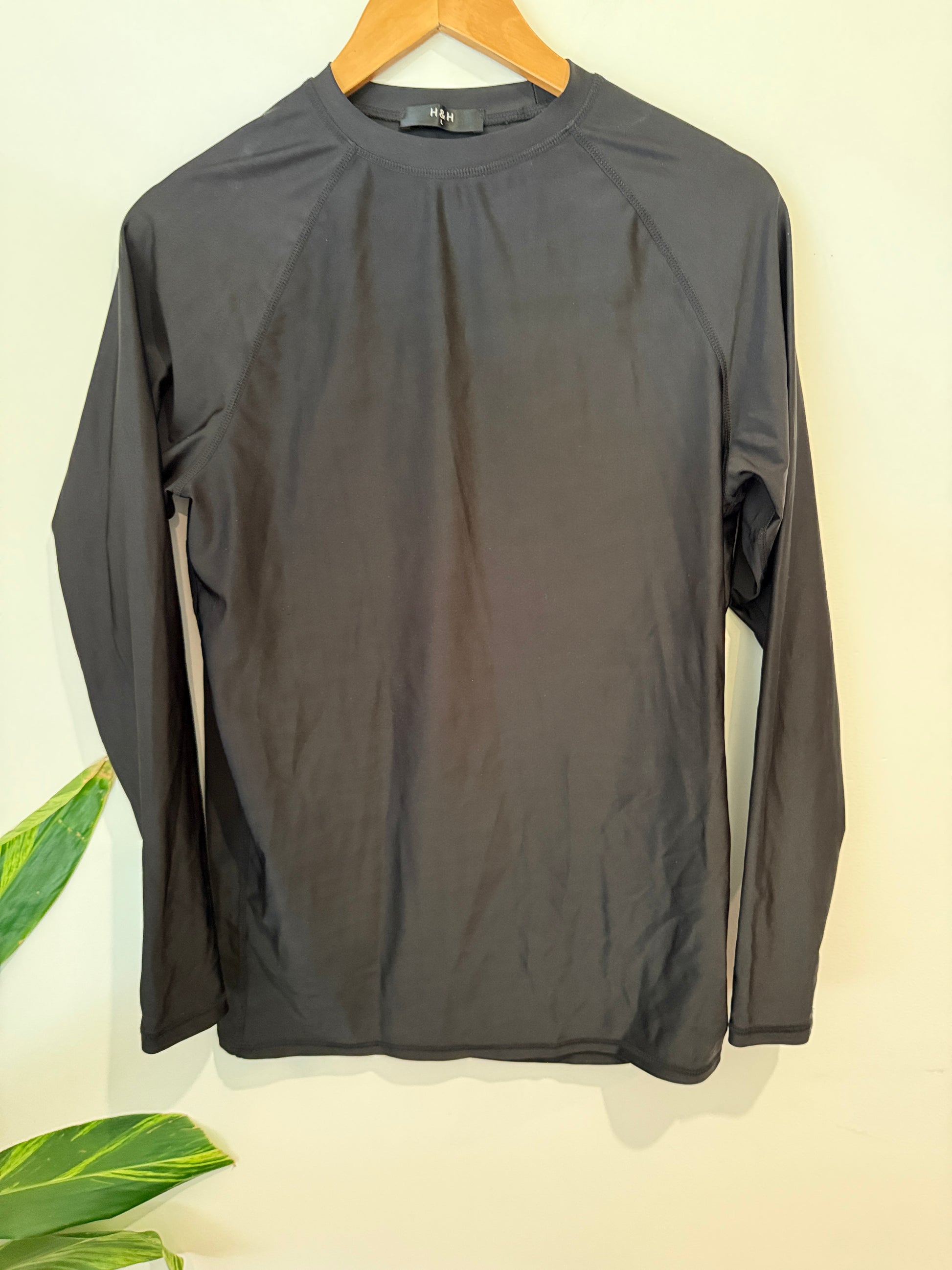 H&H Black Long Sleeve Rash Guard - Size L