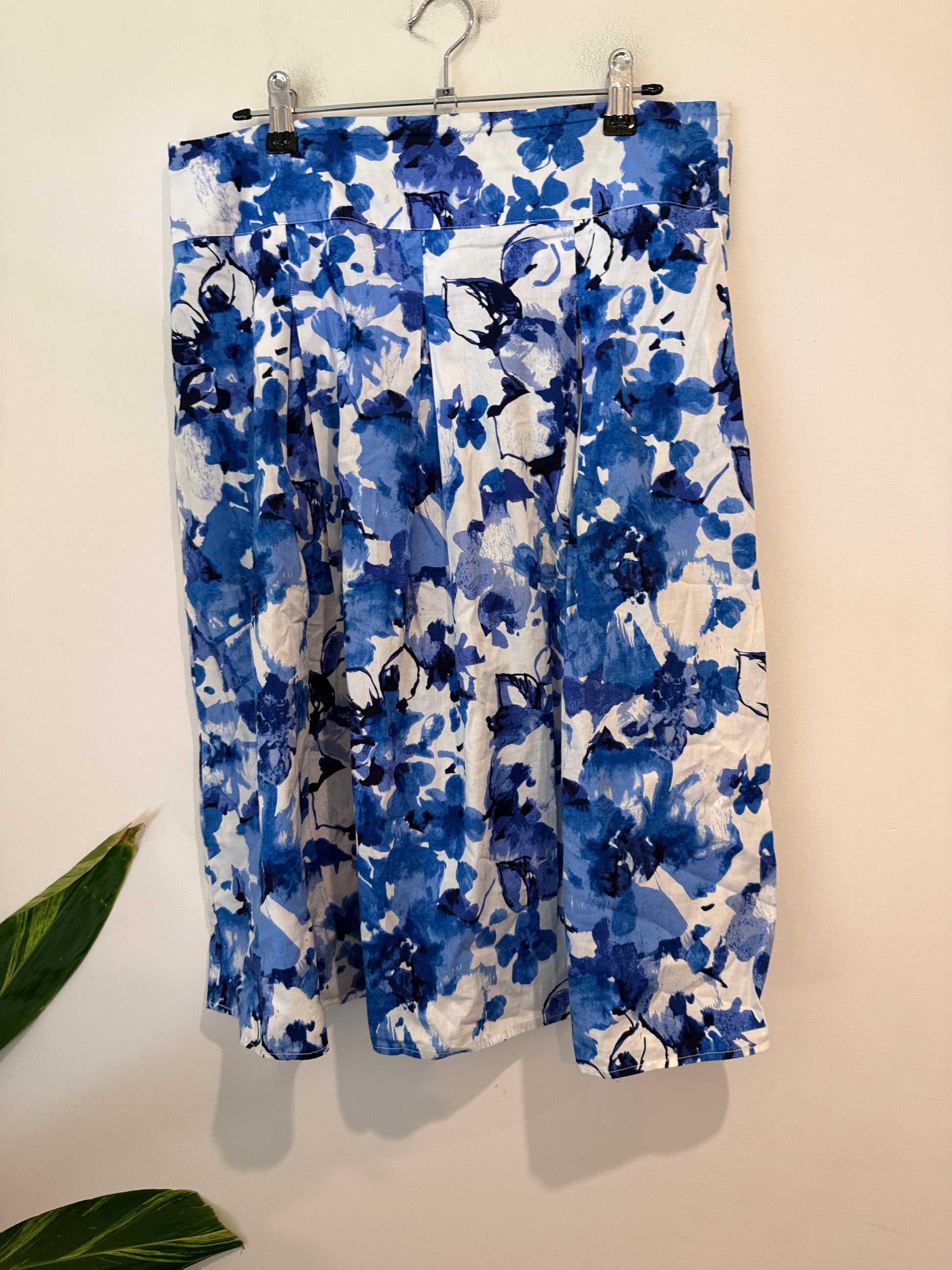 City Collection Blue Floral Shorts - Size 12