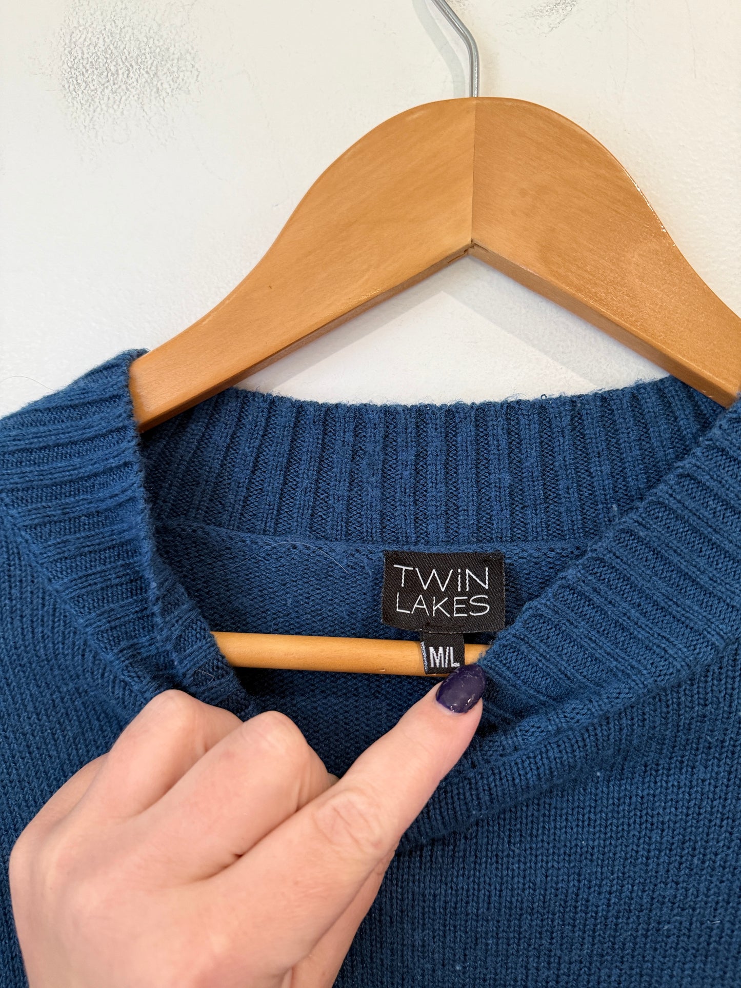 Twin Lakes Navy Knit V-Neck Jumper - Size M/L