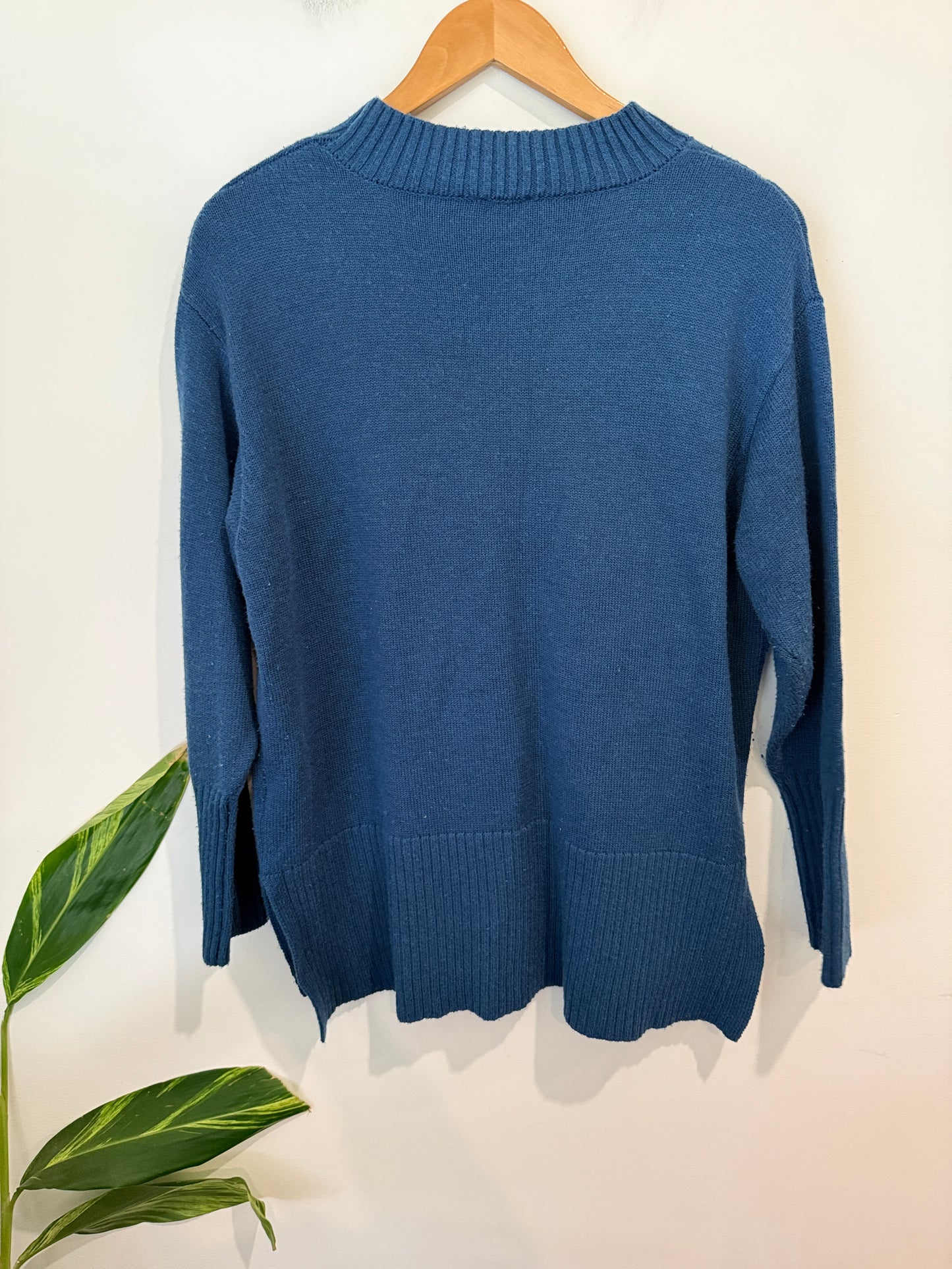 Twin Lakes Navy Knit V-Neck Jumper - Size M/L