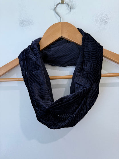 Succhi Collection Navy Velvet Infinity Scarf
