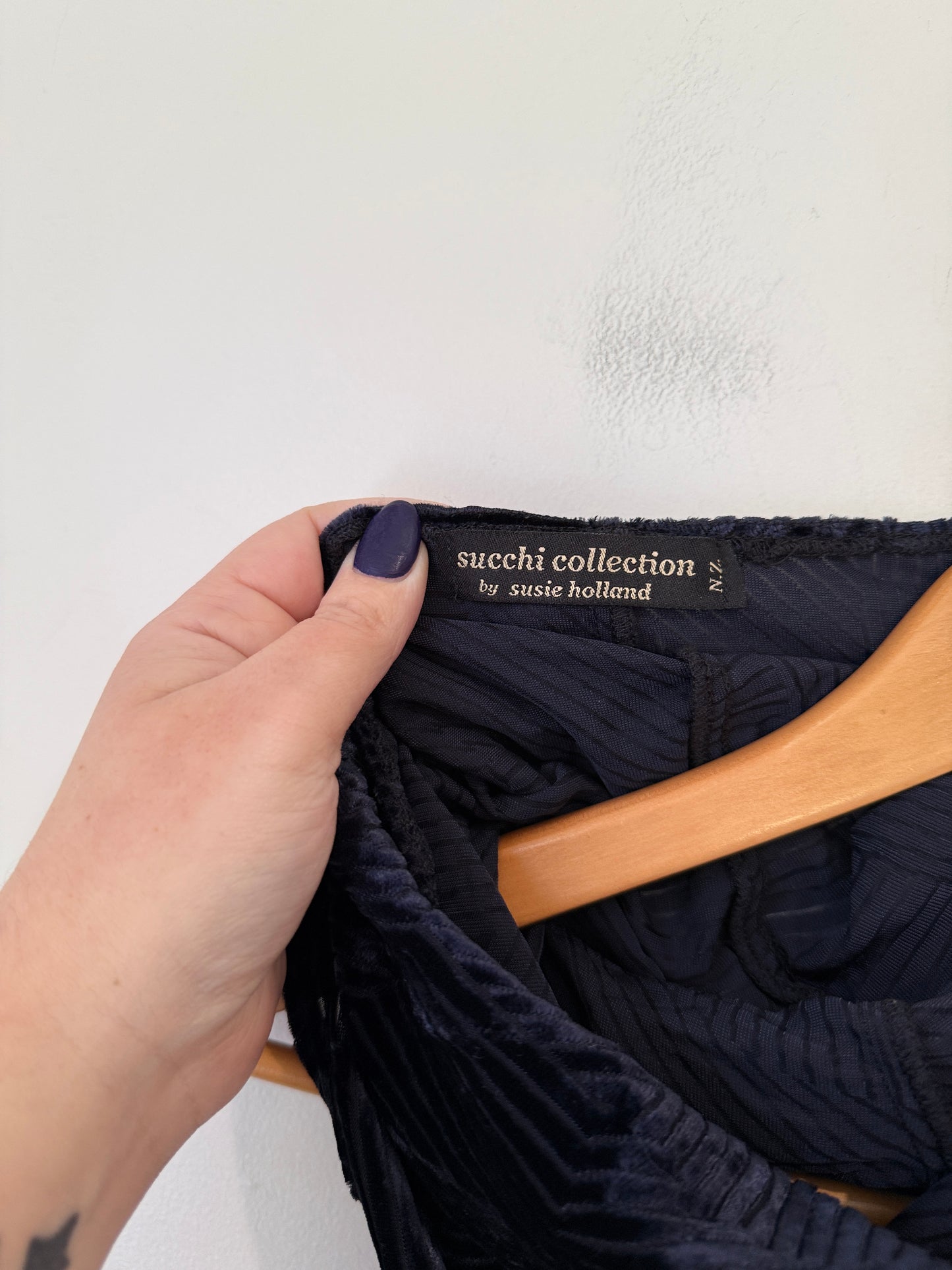 Succhi Collection Navy Velvet Infinity Scarf
