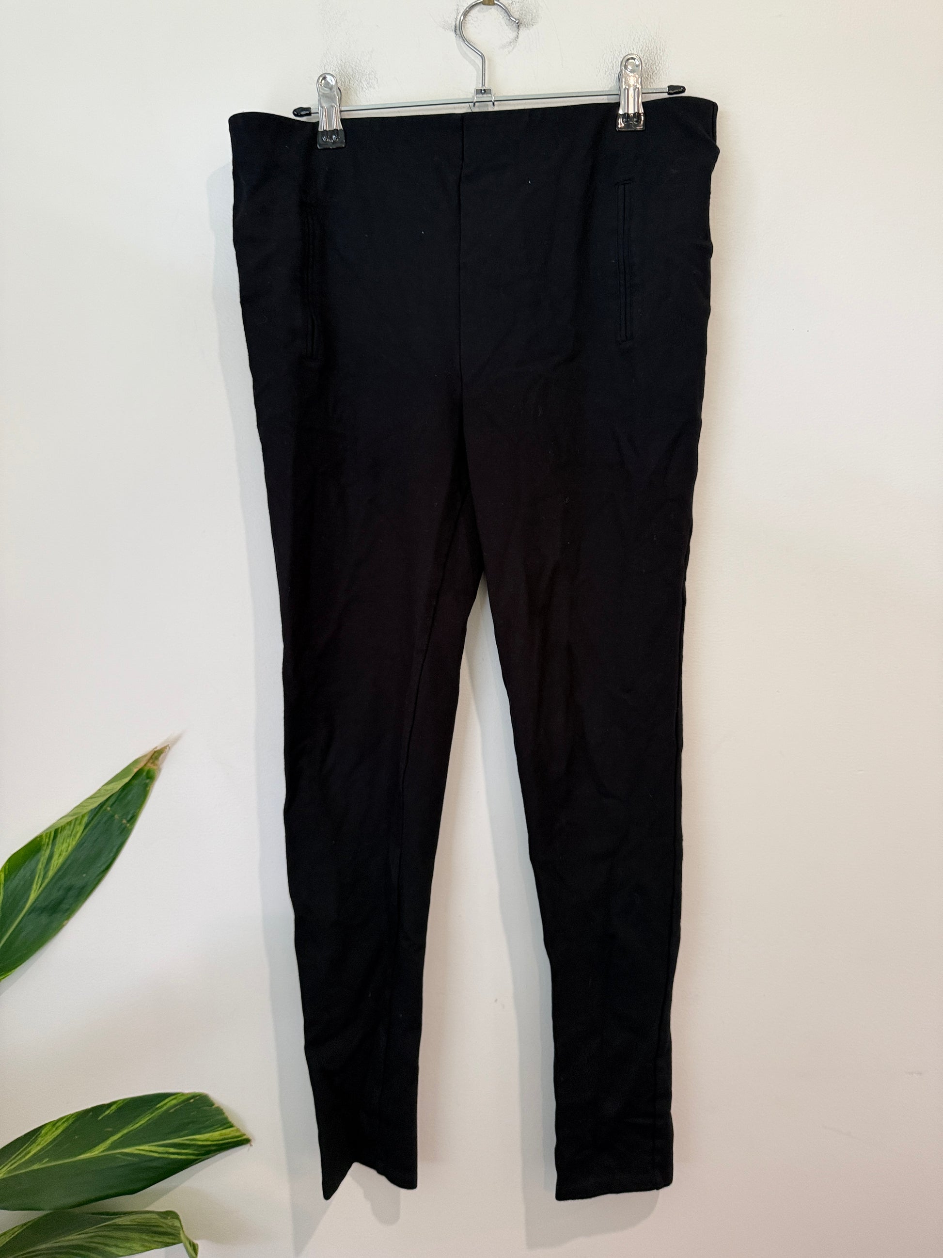 Glassons Black Skinny Pull-On Pants - Size 10