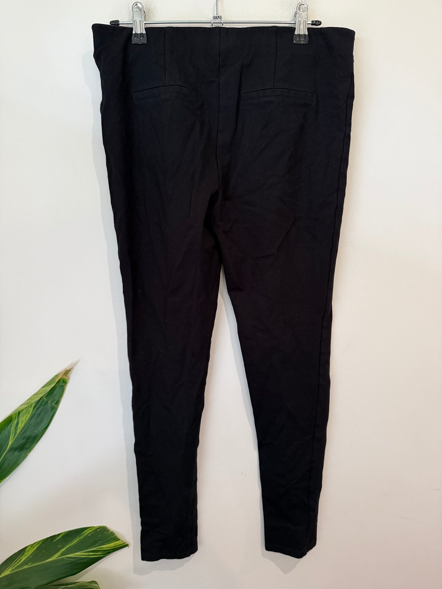 Glassons Black Skinny Pull-On Pants - Size 10