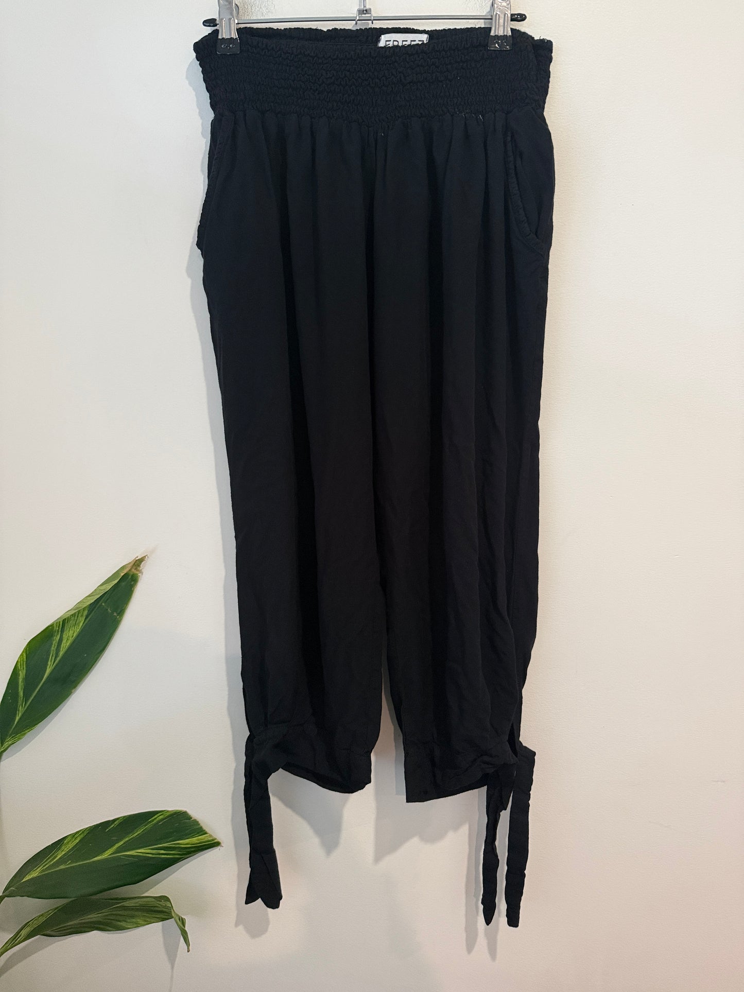 FREEZ Black Shirred Skirt/Pant Size L