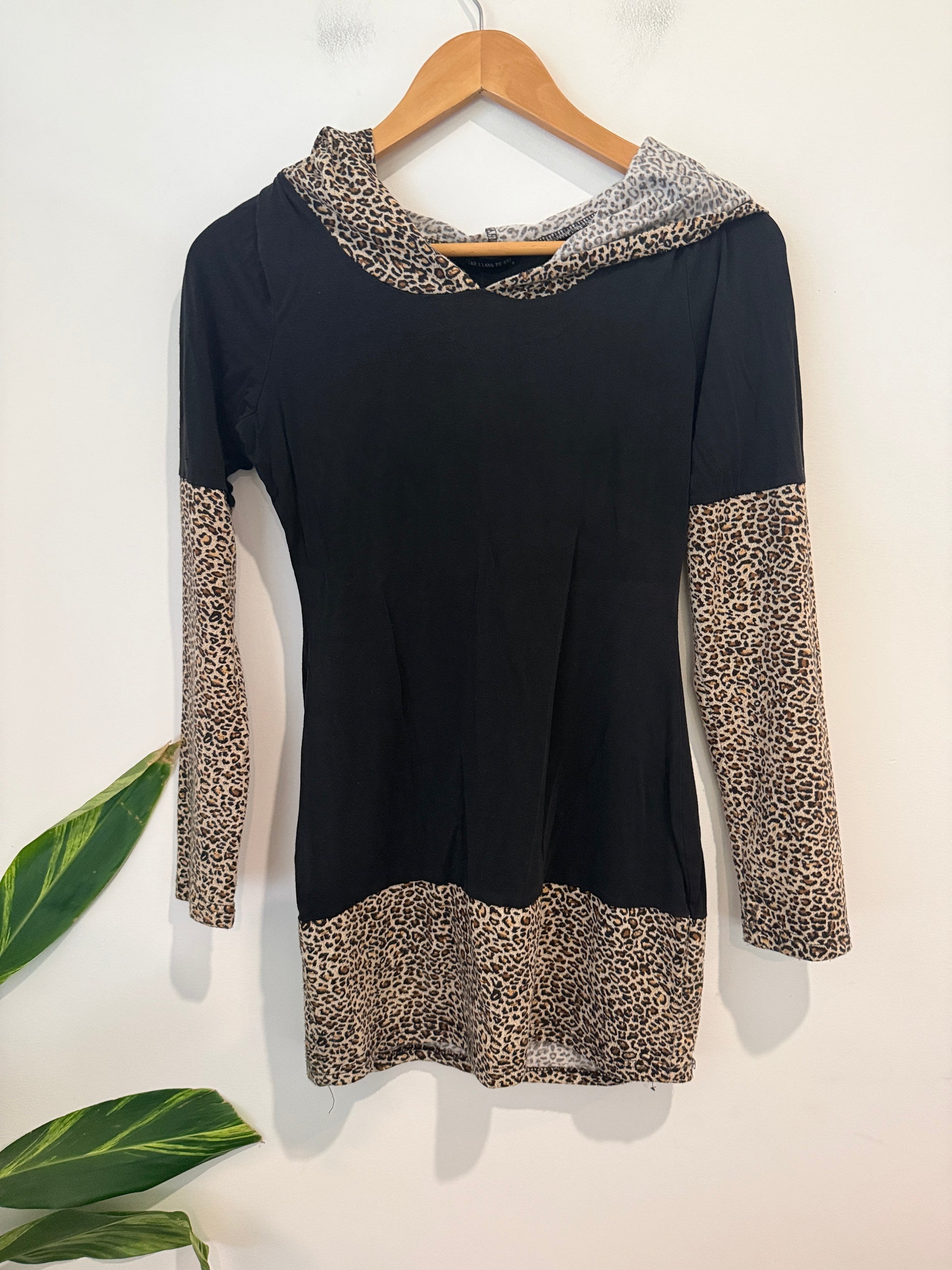 Piao Liang Fu Shi Leopard-trim Hooded Dress Size S U/arm to U/arm 43cm