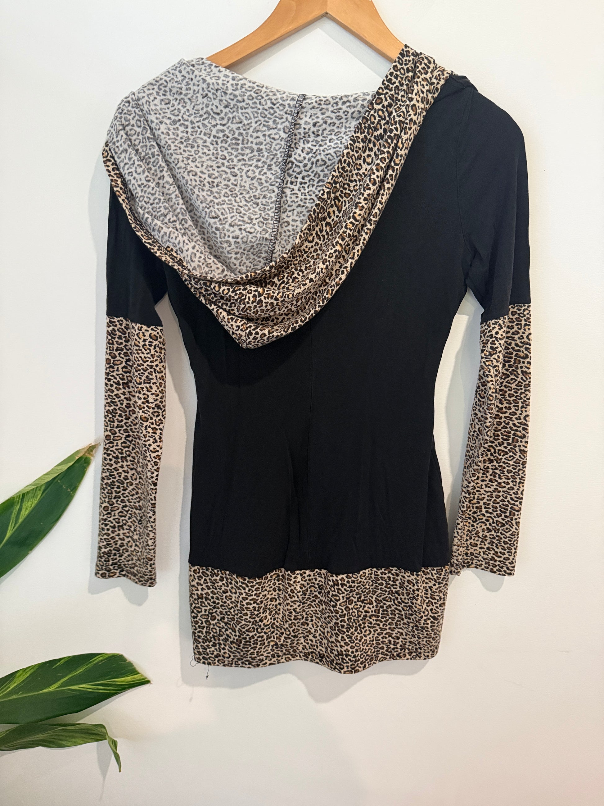 Piao Liang Fu Shi Leopard-trim Hooded Dress Size S U/arm to U/arm 43cm