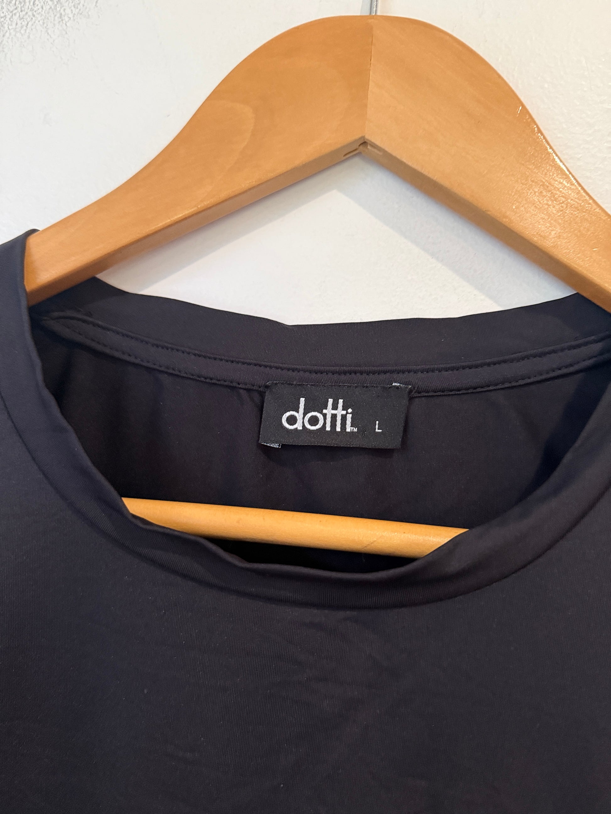 Dotti Black Fitted Tee Size L