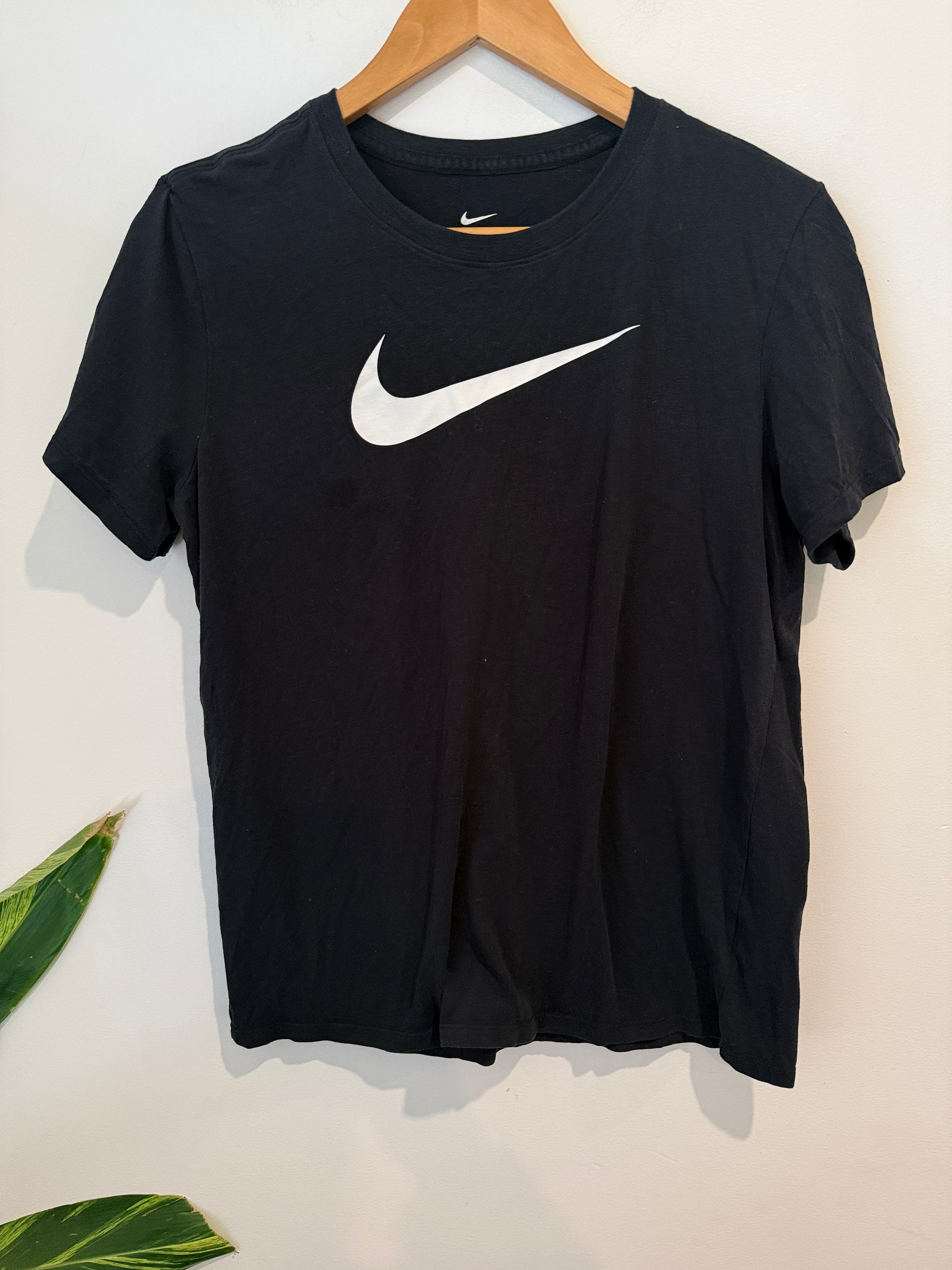 Nike Black Swoosh Tee Size M