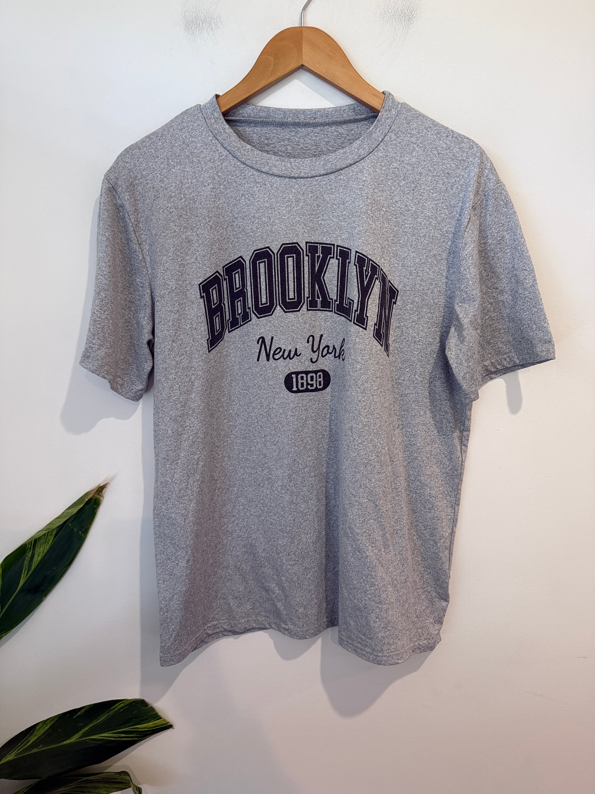 Brand Unknown "Brooklyn New York 1898" Tee Size M
