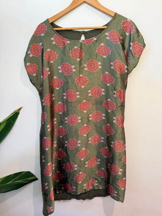 Brand Unknown Short-sleeved Tunic Dress Size U/Arm to U/Arm 53cm