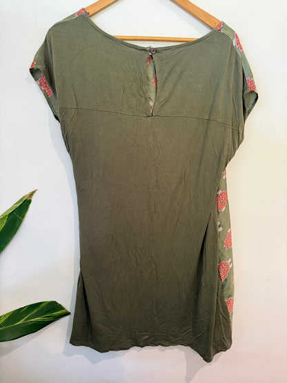 Brand Unknown Short-sleeved Tunic Dress Size U/Arm to U/Arm 53cm