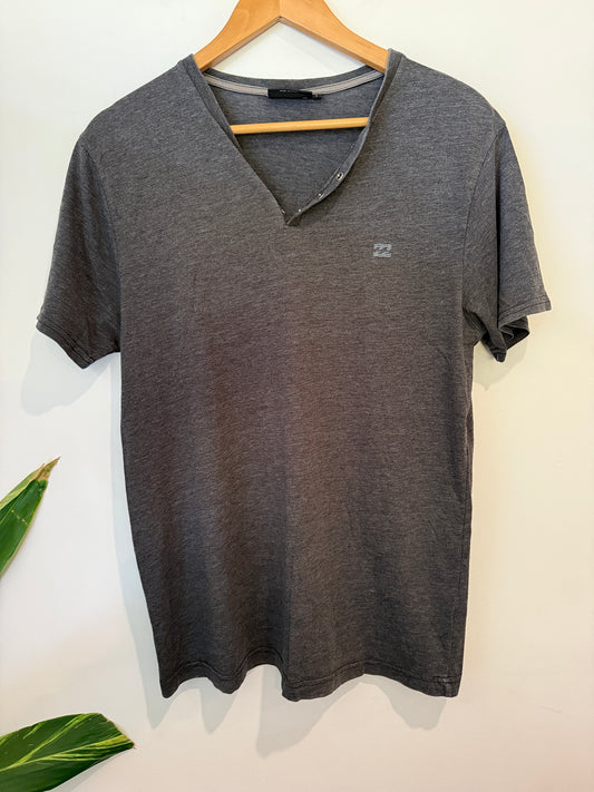 Billabong V-neck T-shirt Size L
