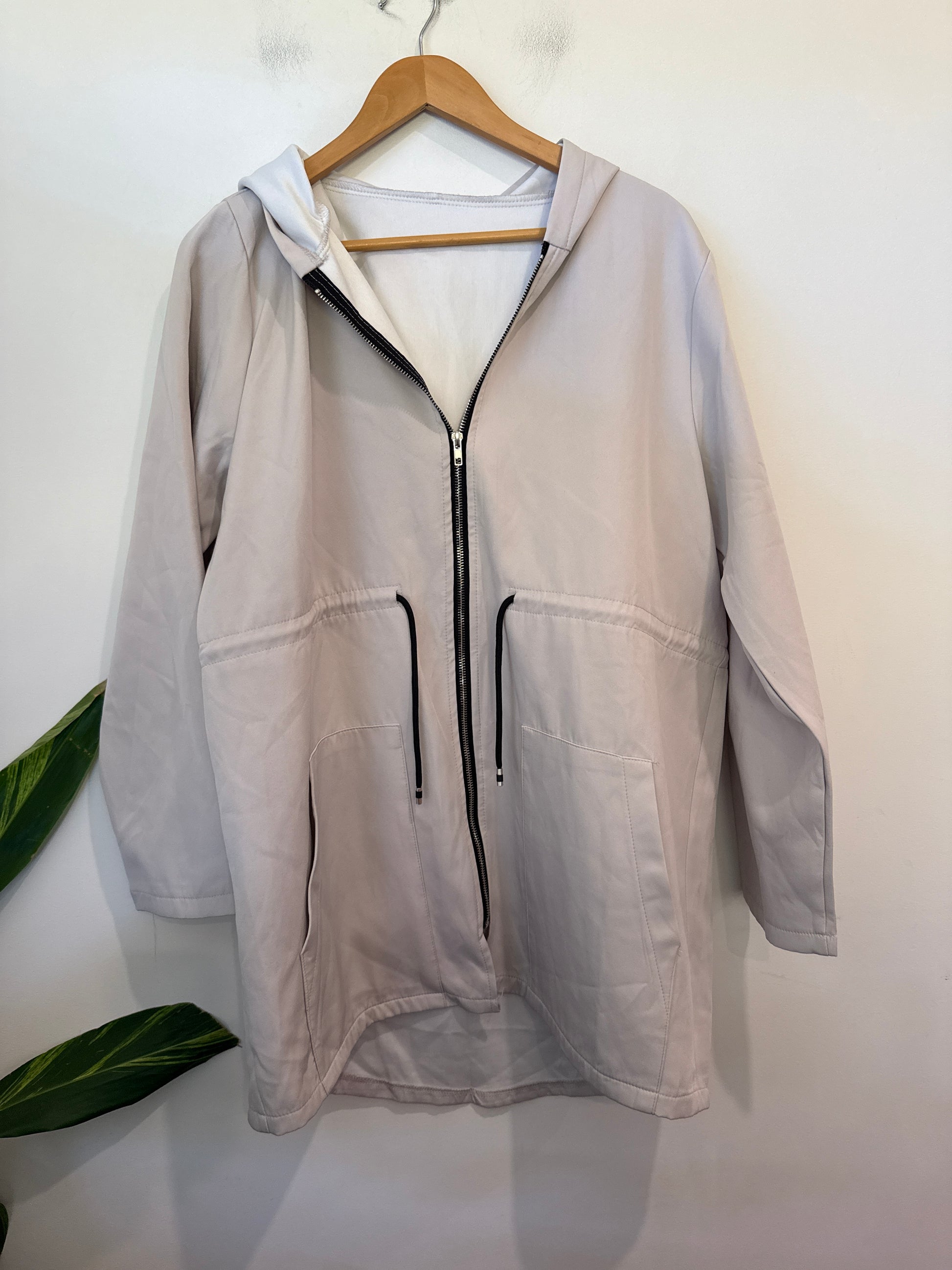 Hooded Zip-up Windbreaker Size L | U/Arm to U/Arm 60cm